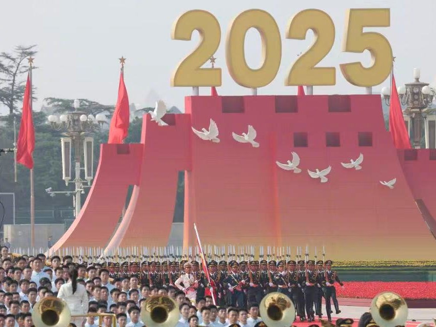 中國以二戰80周年為由在今（3日）舉行大閱兵活動。（翻攝自微博）