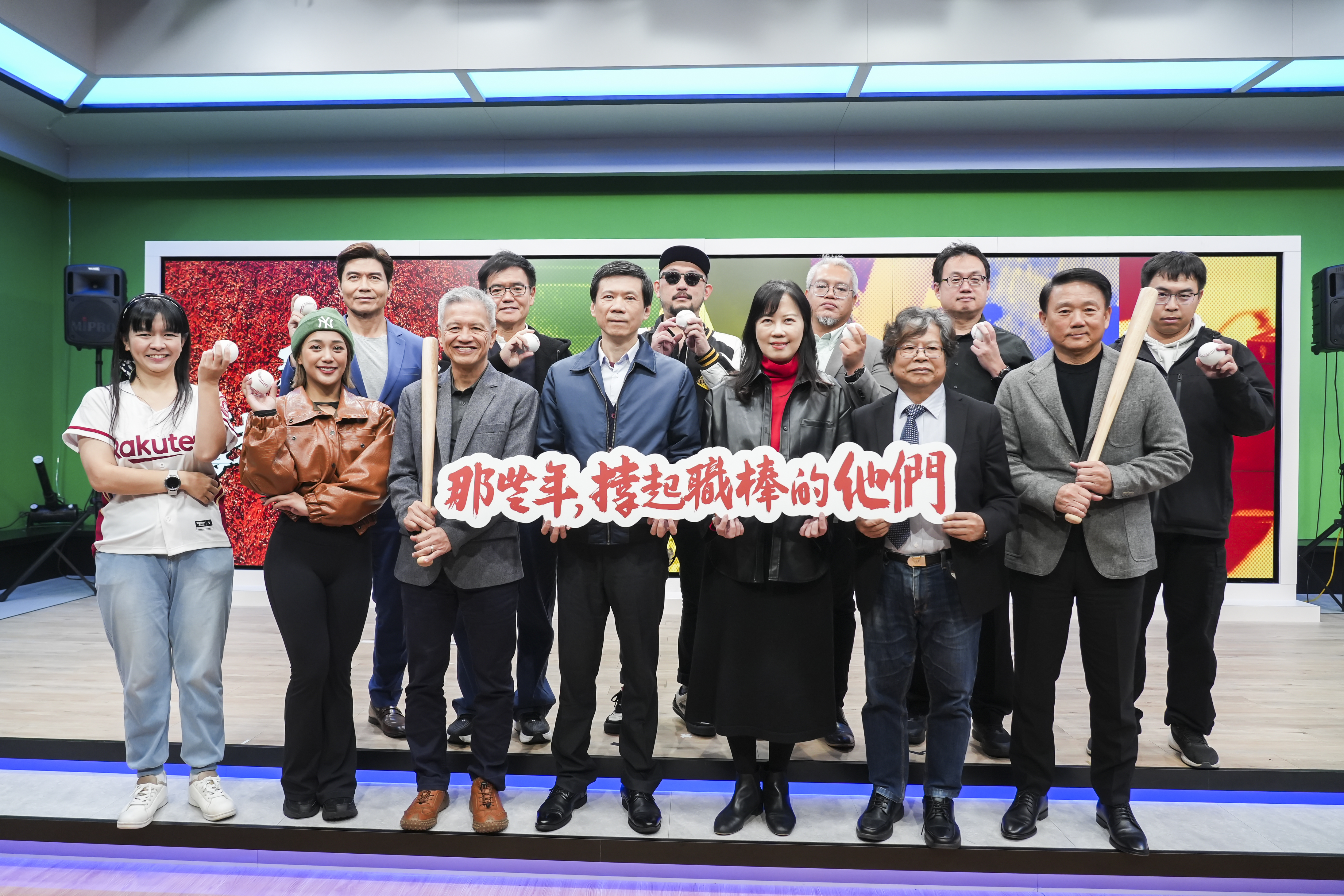 《那些年，撐起職棒的他們》除夕將在鏡電視首播。