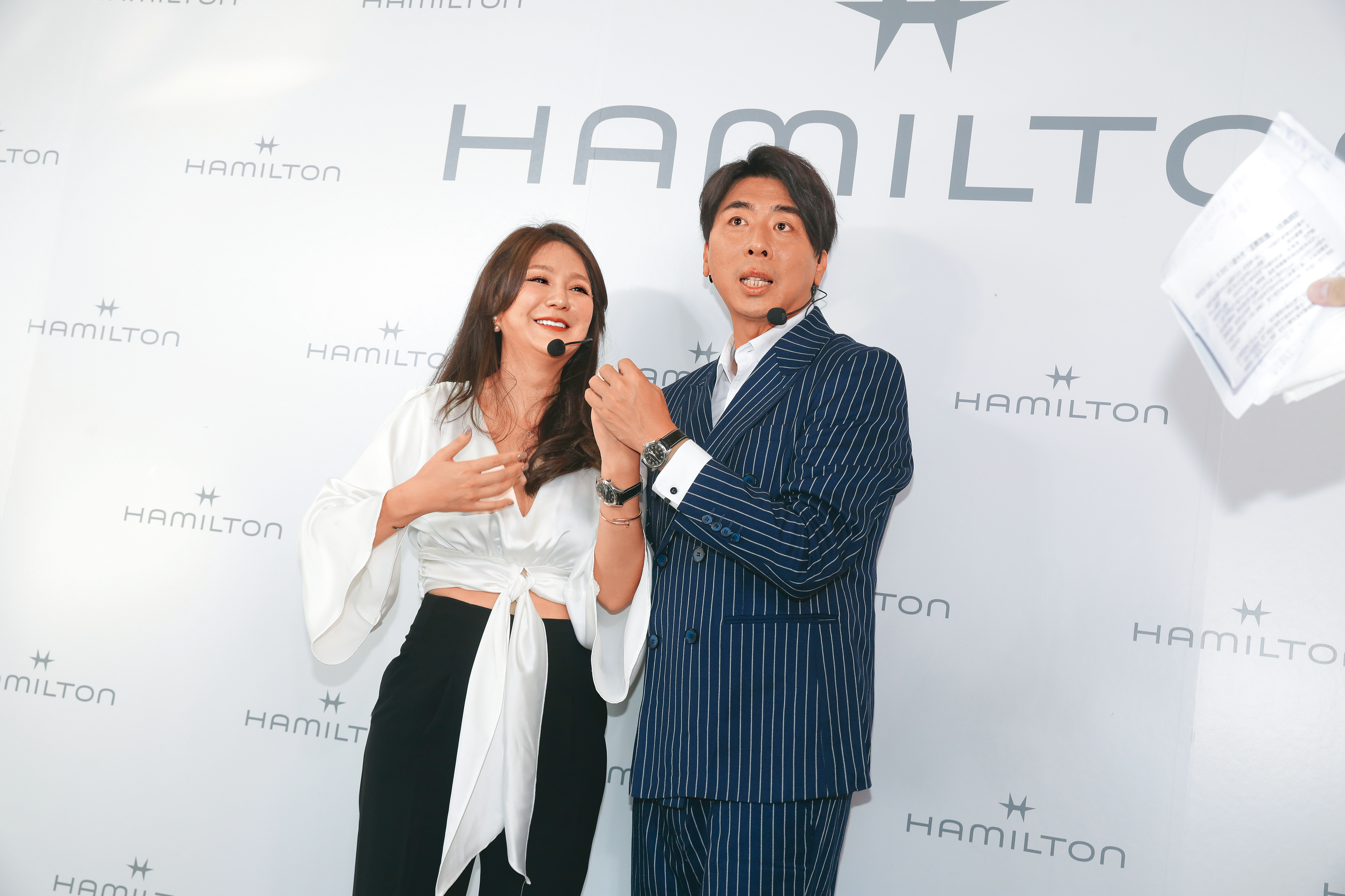 梁赫群（右）婚後經常與老婆Stacey（左）一起出席活動。