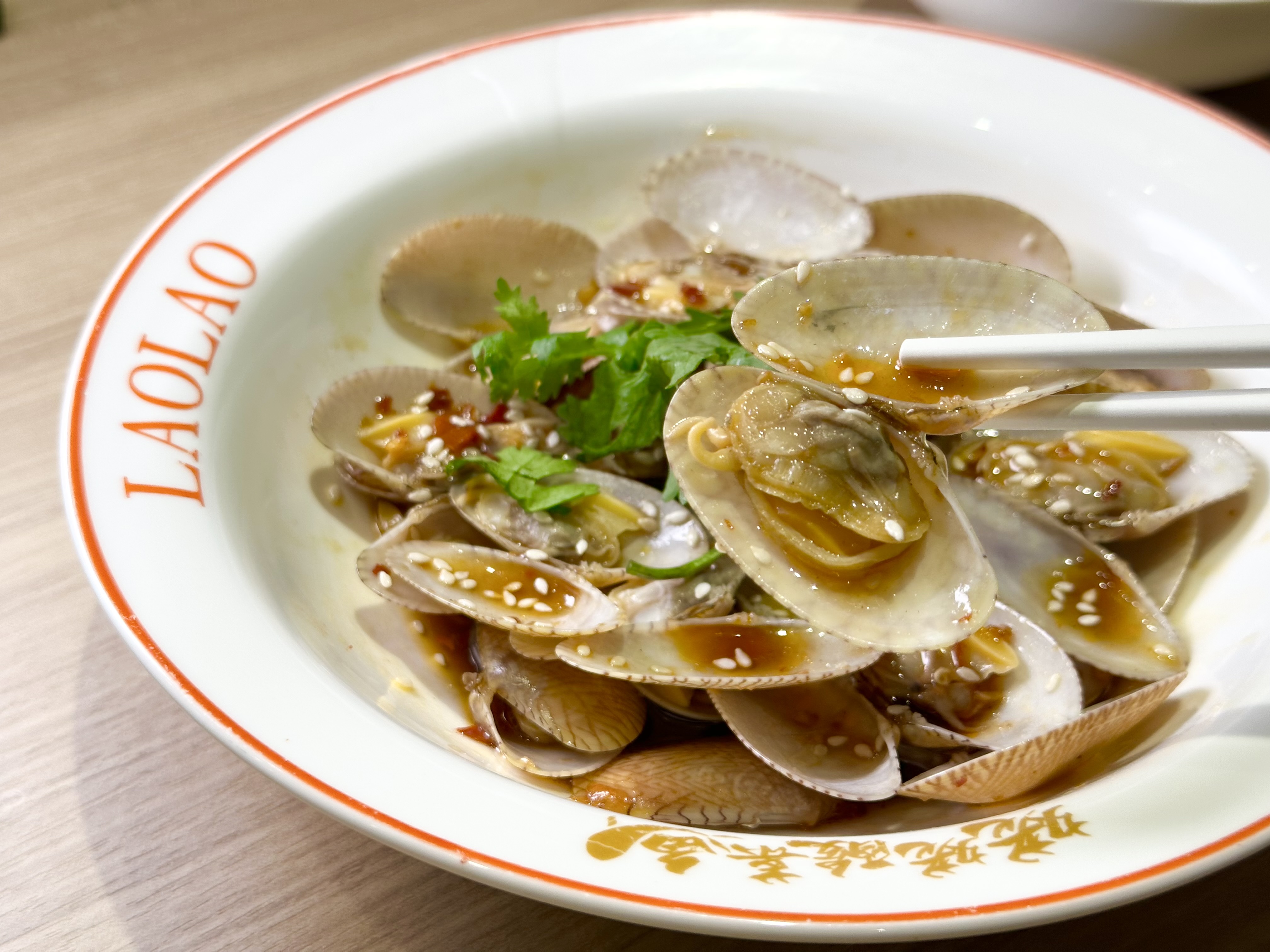 「椒麻海瓜子」蛤肉嘗來鮮美香麻，很下飯。（158元／份）