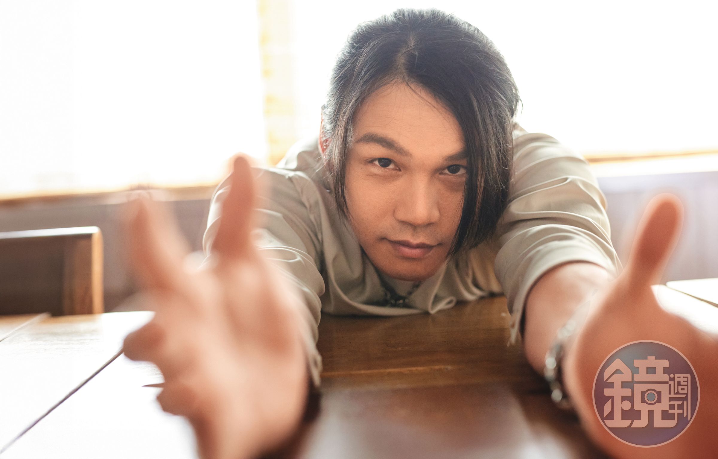 回歸音樂界,阜東昇宣稱要好好活著,也要把衣服一件件穿回來。
