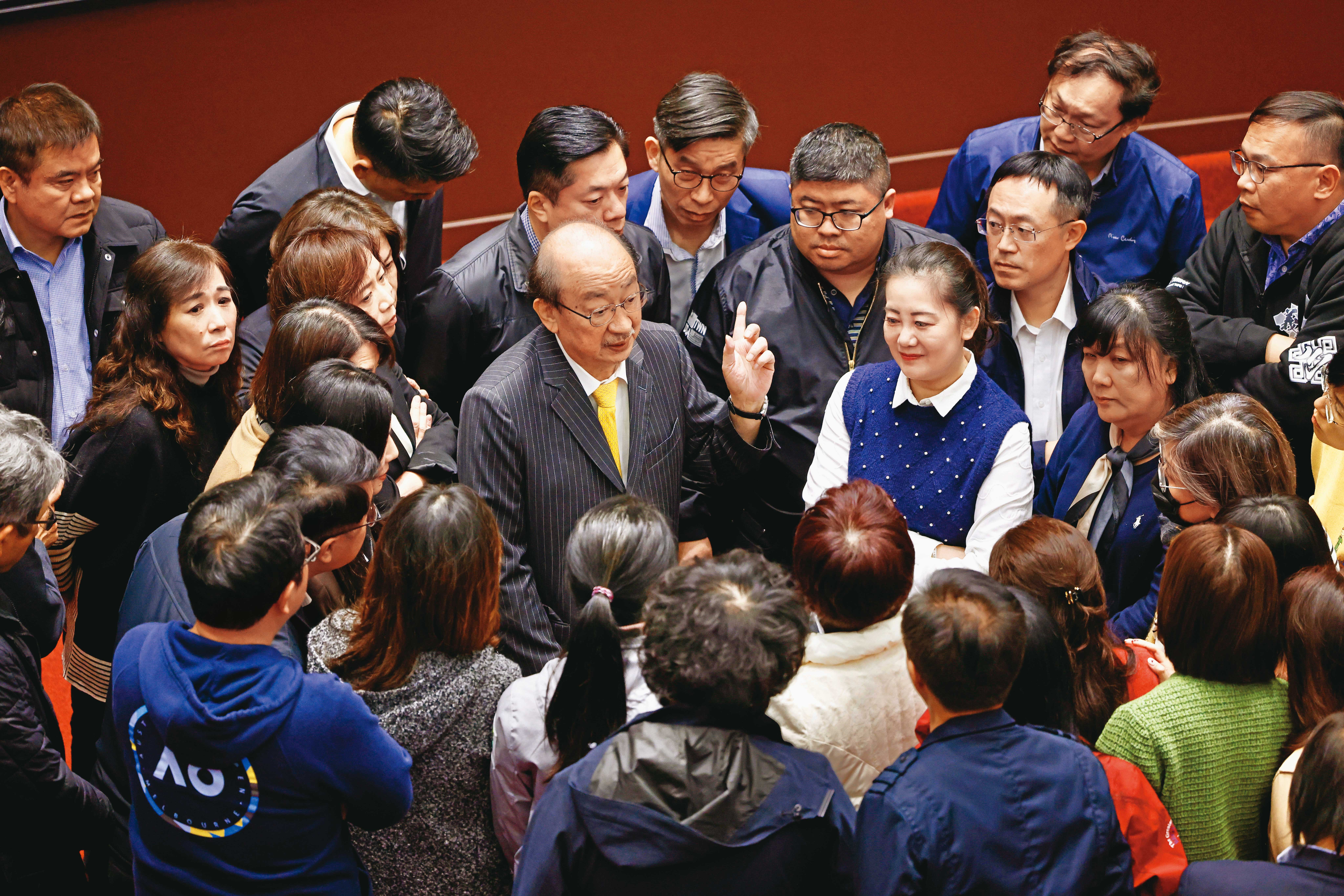 朝小野大的立院生態，讓民進黨團吃足苦頭，支持者士氣也受挫。
