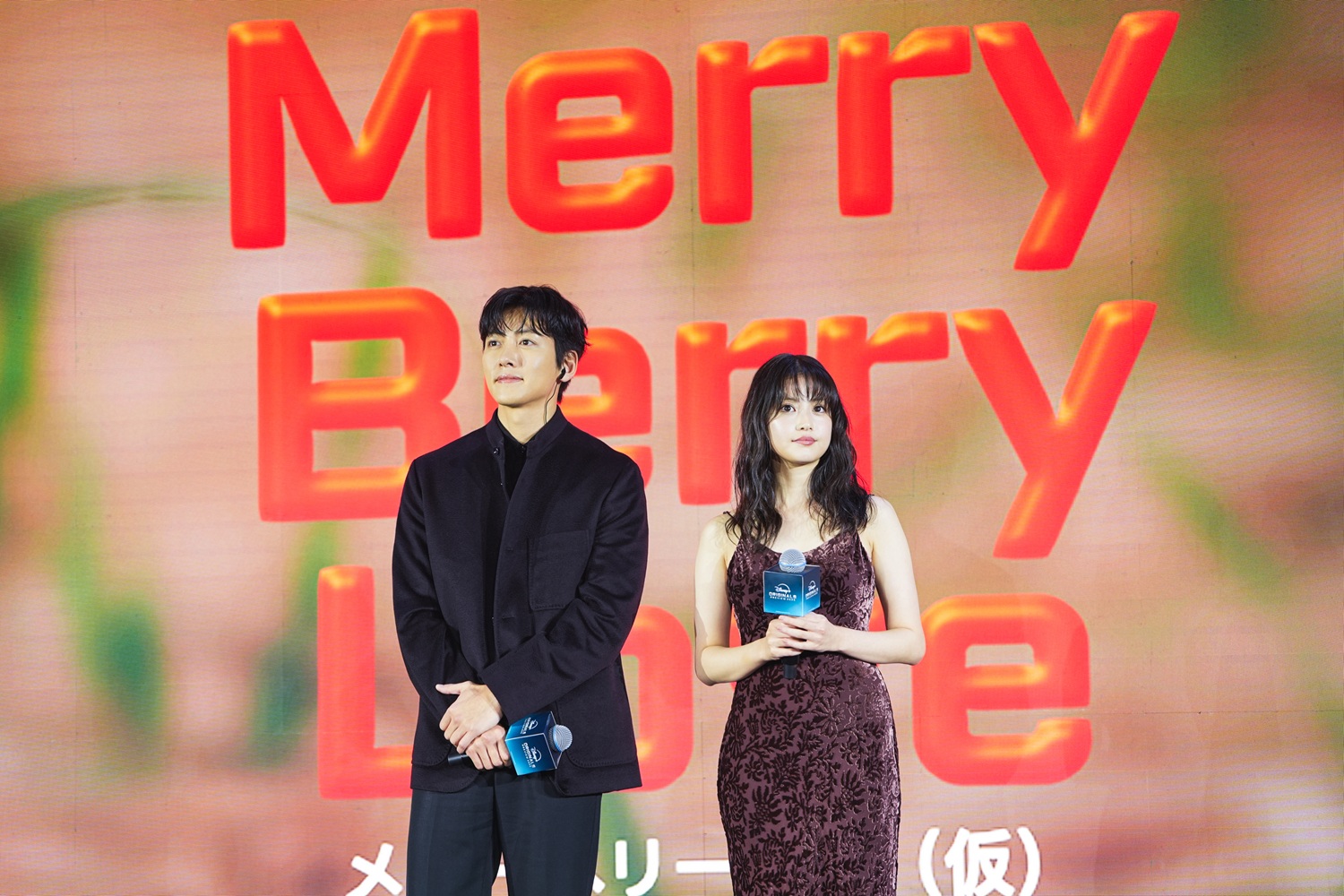 韓國演員池昌旭（左）與日本女星今田美櫻（右）首度合作拍《Merry Berry Love》譜跨國戀曲。（Disney+提供）