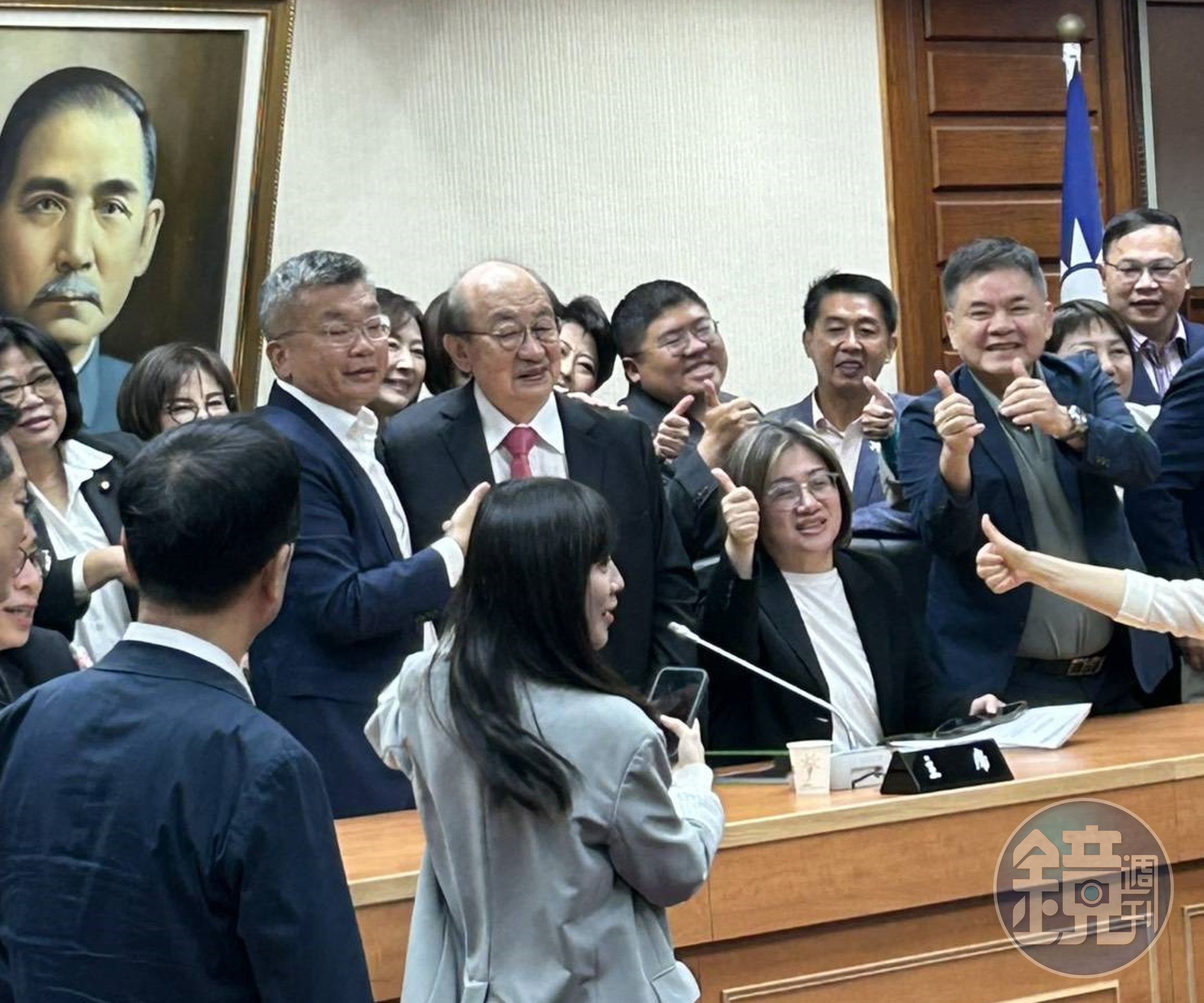 民進黨團今天鼓掌通過蔡其昌出任總召，並感謝柯建銘多年付出。（讀者提供）
