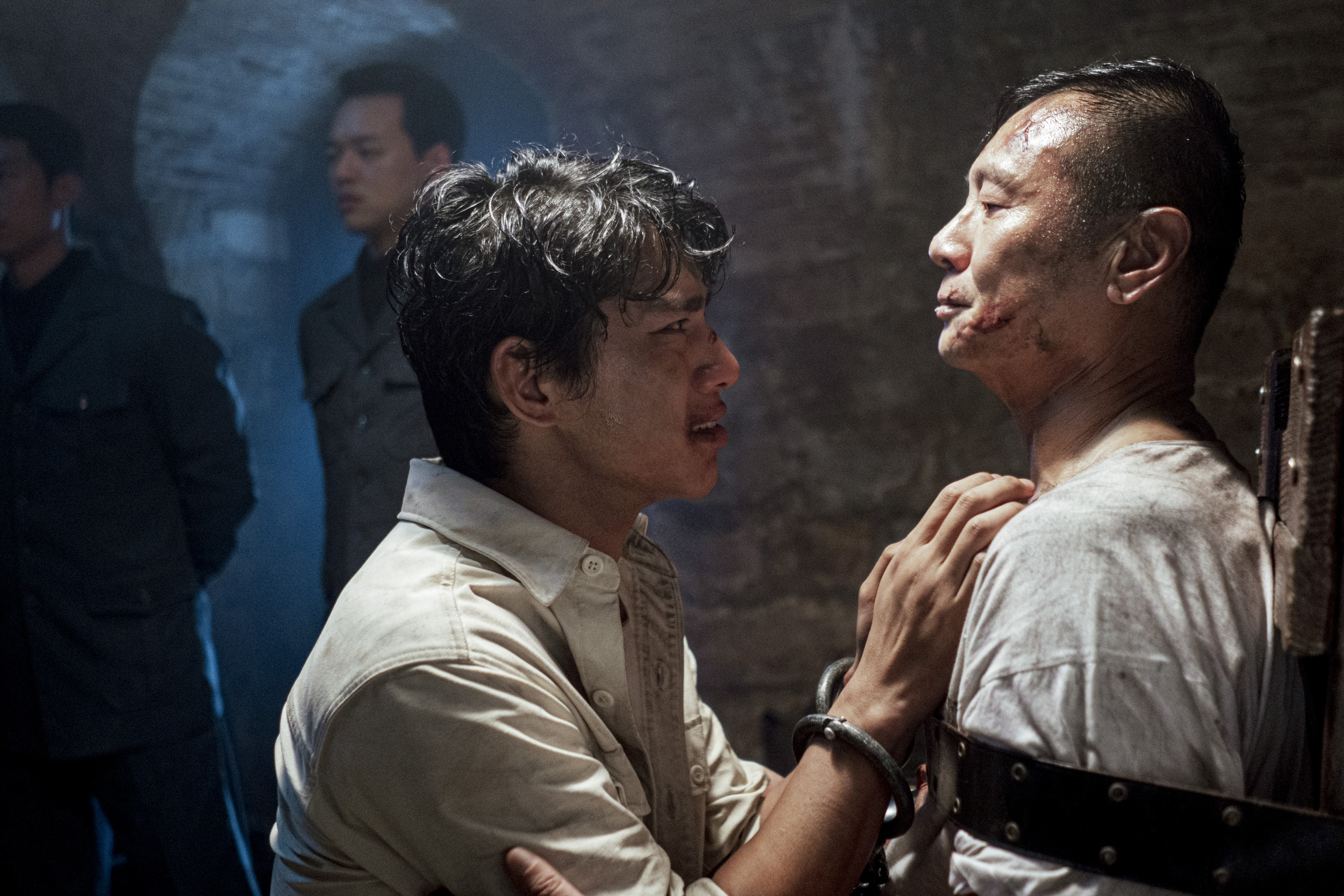 電影中，張世（右）與朱軒洋的父子情令人動容。（伯樂影業提供）