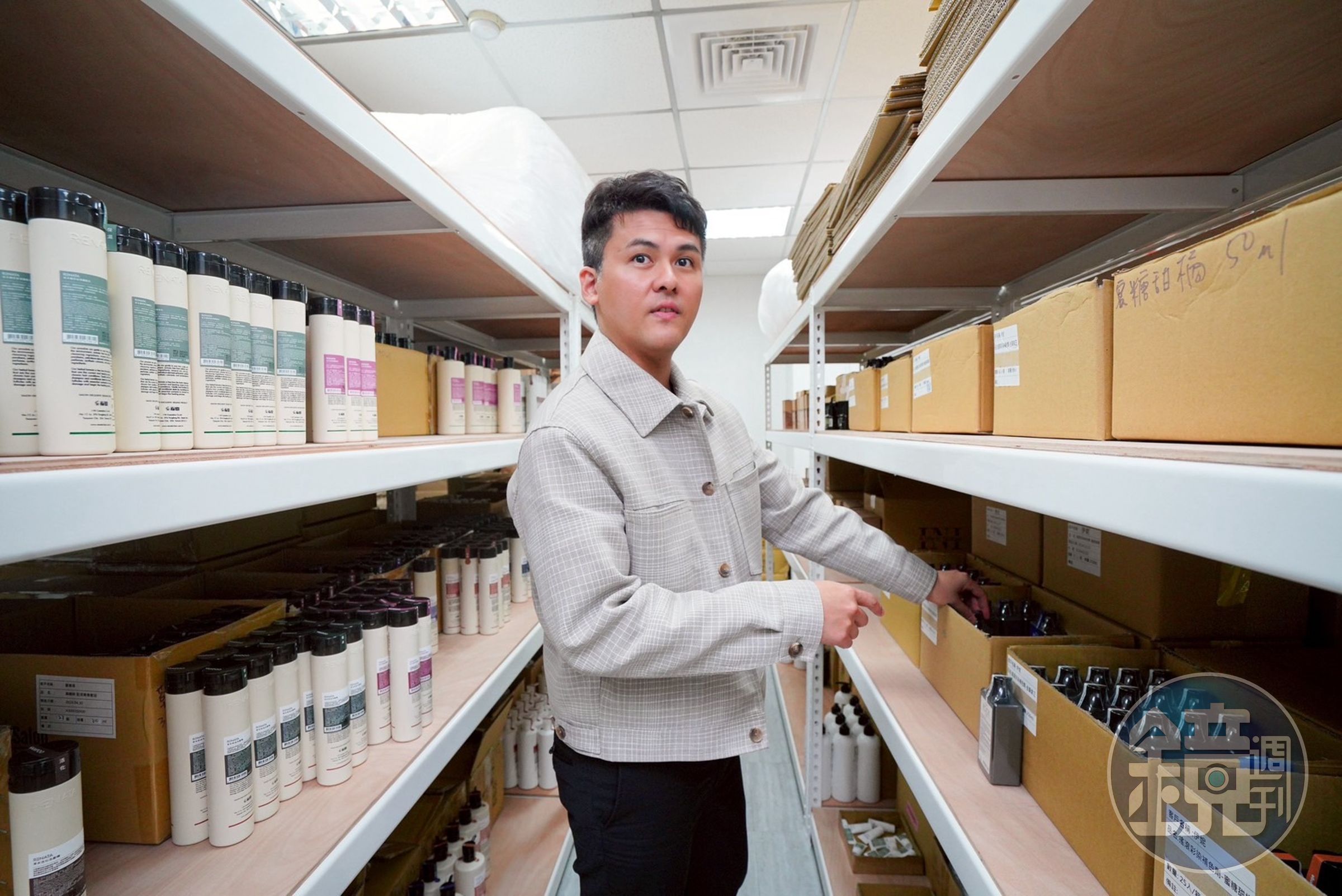 林慈棋19年前接下父親瀕臨倒閉的髮品廠並自創品牌,從低潮家業中翻身,一步步打造出屬於自己的髮品王國。