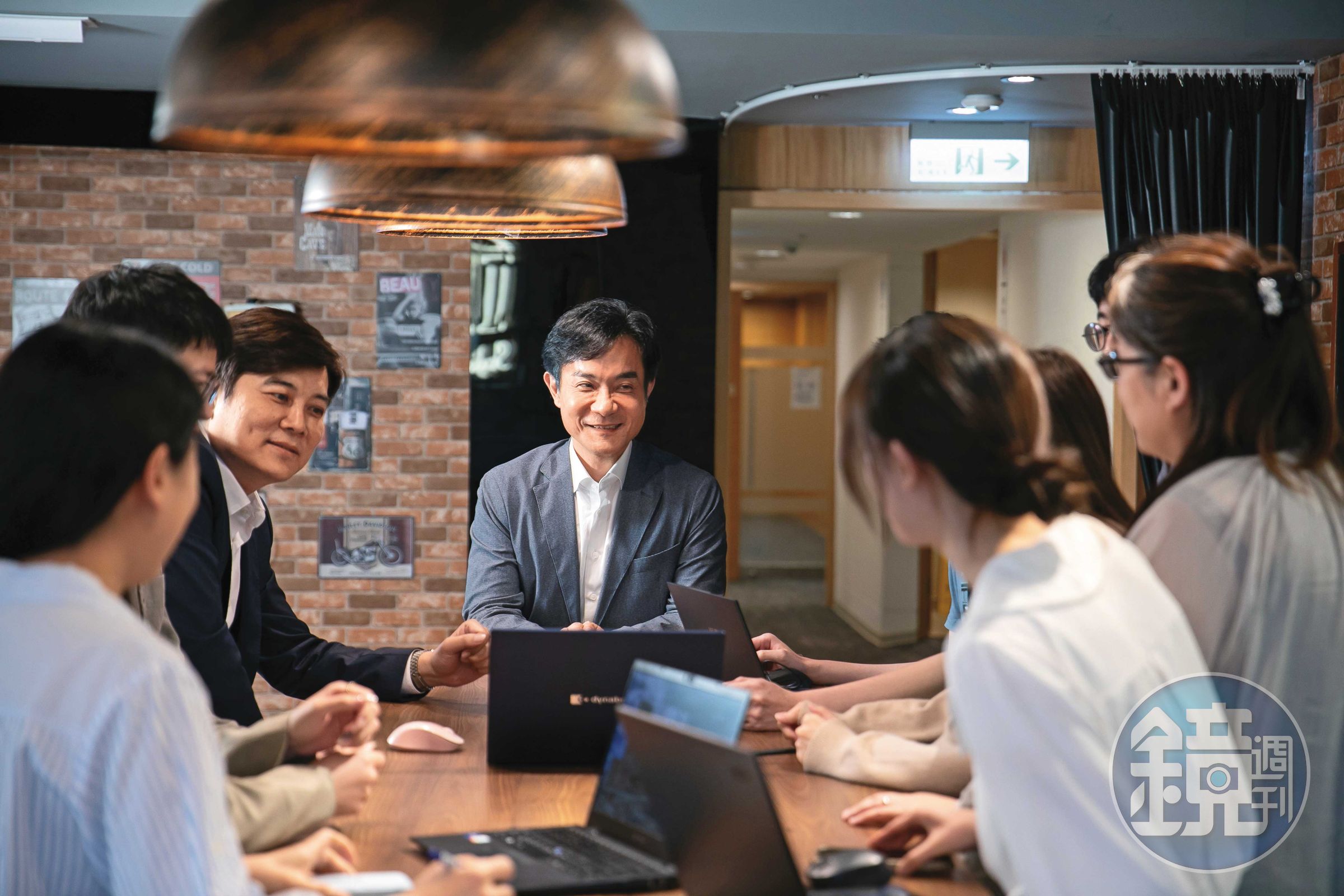 黃仲銘甫上任便催生成立人工智慧研究院，由專長數位科技的戴偉峻博士擔任院長，年輕的研究團隊都是資工高材生。