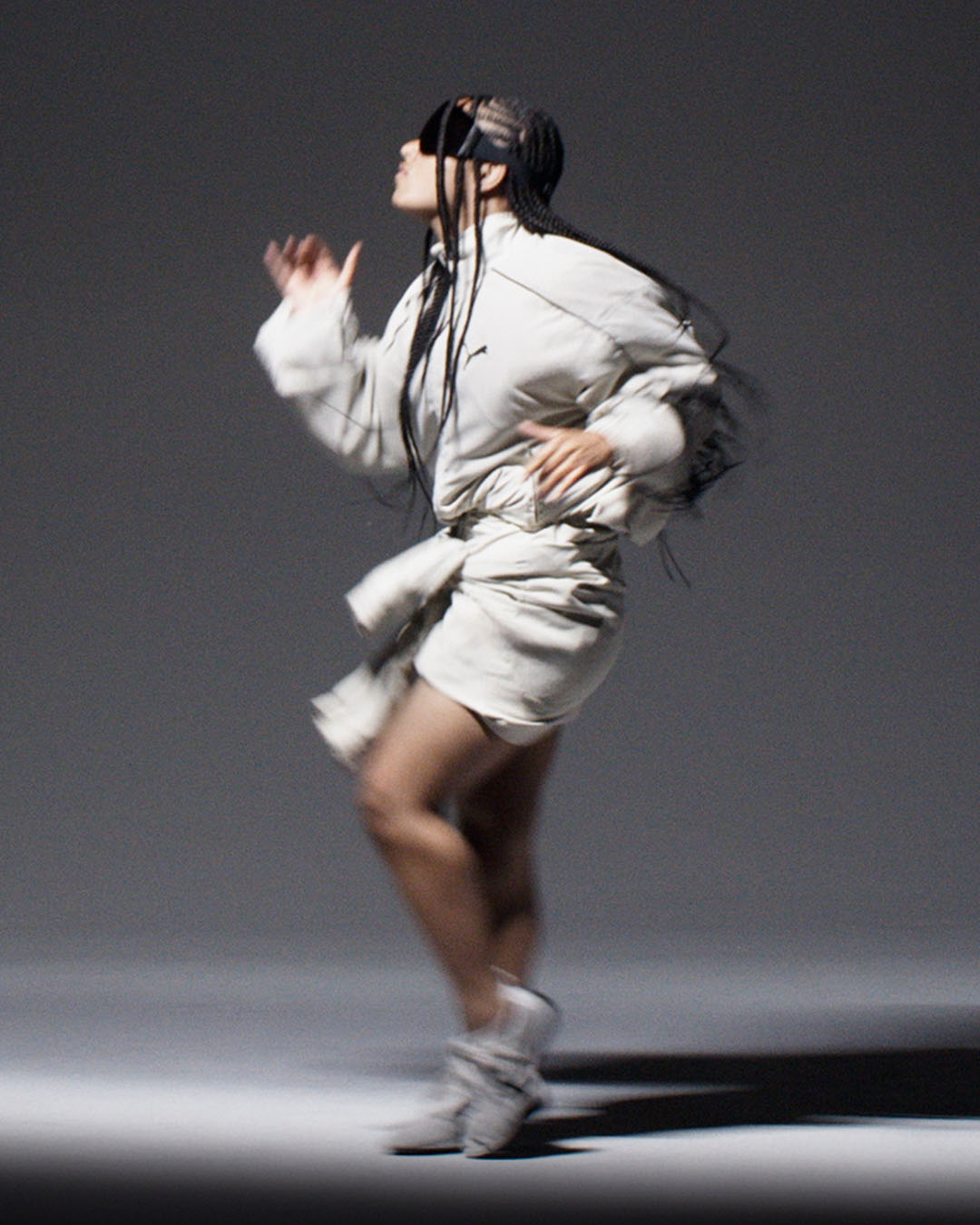 Balenciaga聯手PUMA打造一系列運動套裝,兼具時尚風格與運動機能。(Balenciaga提供)