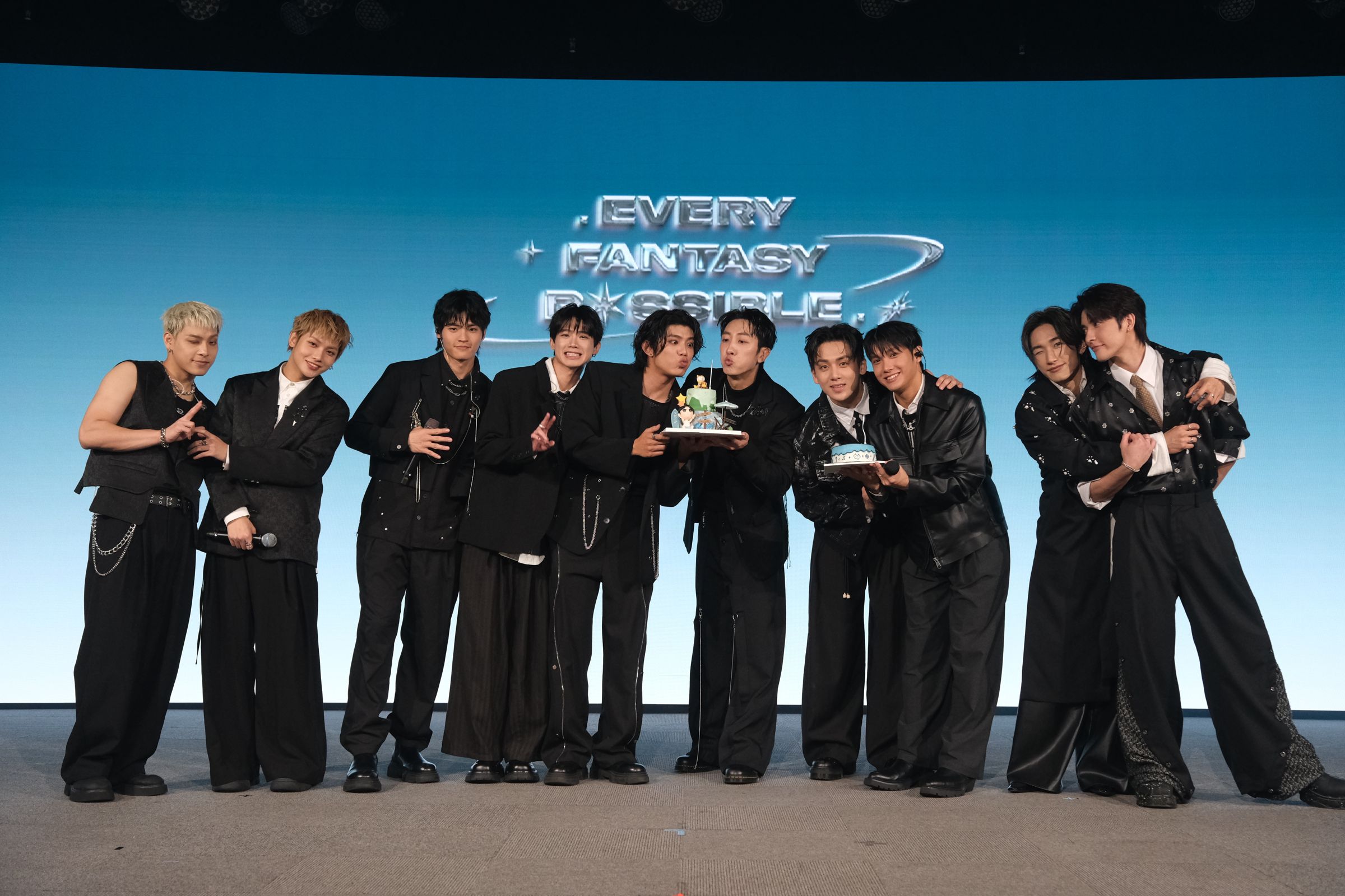 《Every Fantasy Possible》粉絲見面會,(左起)洪瑋、李定、羅章恩、洪言翔、陳峻廷、張哲偉、葛兆恩、紀成澔、Martin王智騫、Kenji范麒智。(三立提供)
