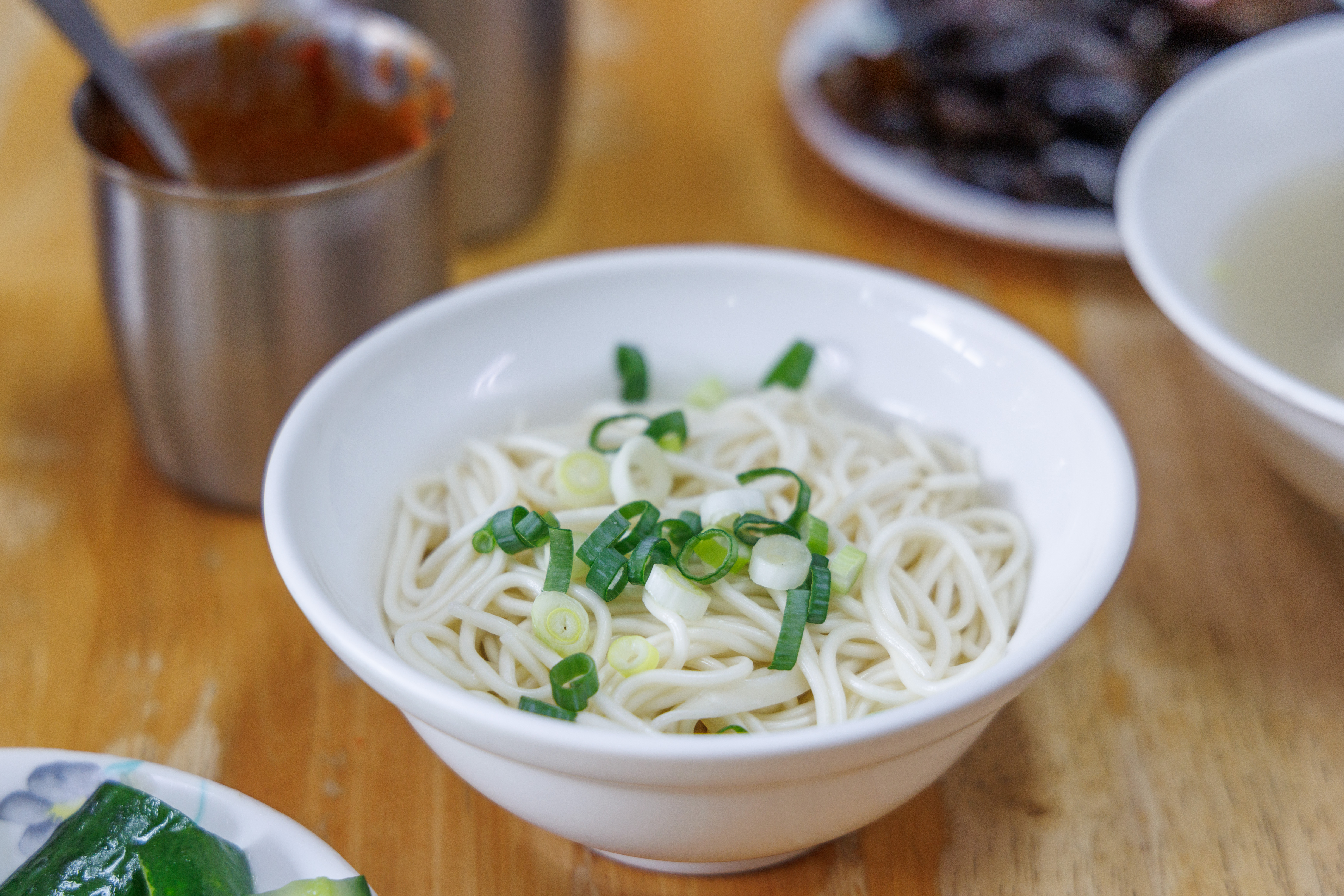 開在建中附近的「林家乾麵」，專賣這一碗細而有咬勁的「福州乾麵」。（32元／小碗）