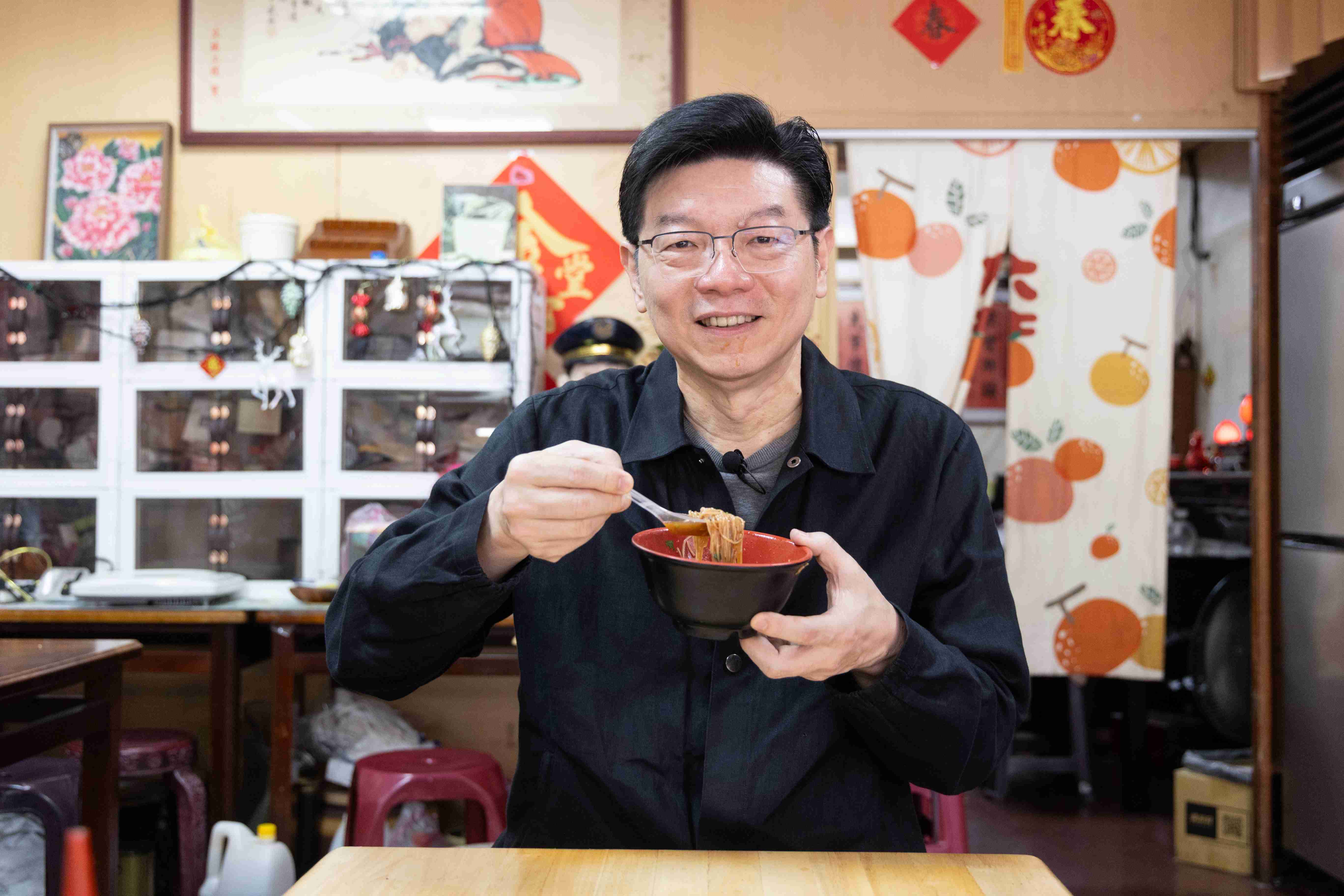 已出版兩本《裴社長廚房手記》的裴偉，現在正走遍全台，籌備以小吃為主題的第三本美食書。