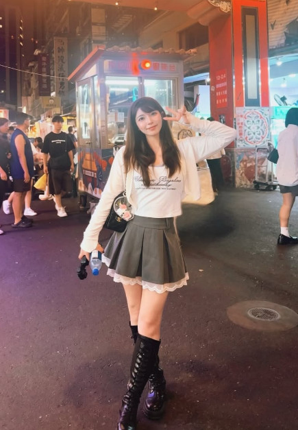 上原亞衣因體態瘦了不少,許多粉絲第一時間驚呼變化很大。(翻攝IG@ ai_uehara_ex)