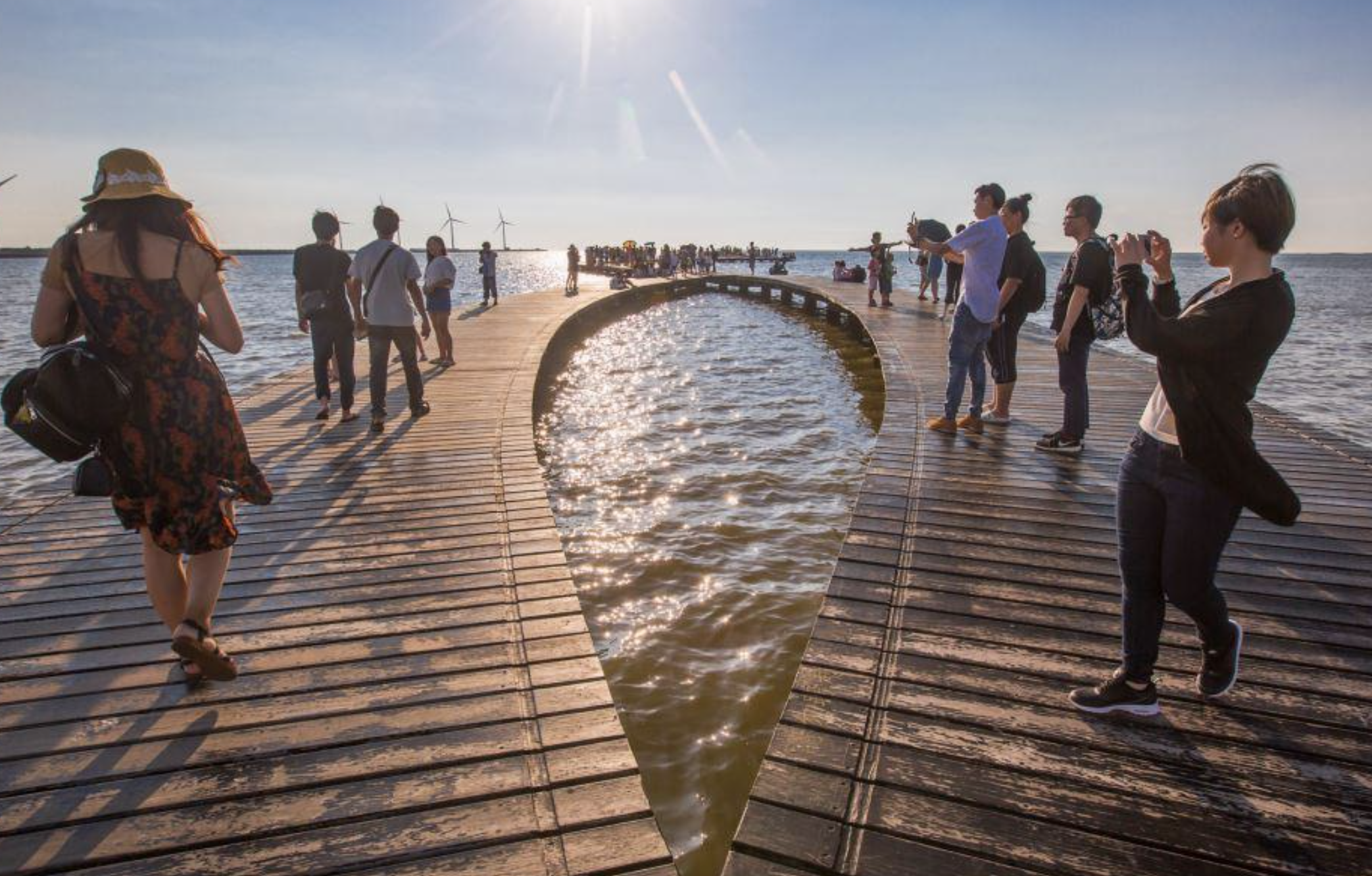 2名屁孩騎出闖入高美濕地，遭重罰各25萬元。（示意圖，翻攝自台中觀光旅遊網）