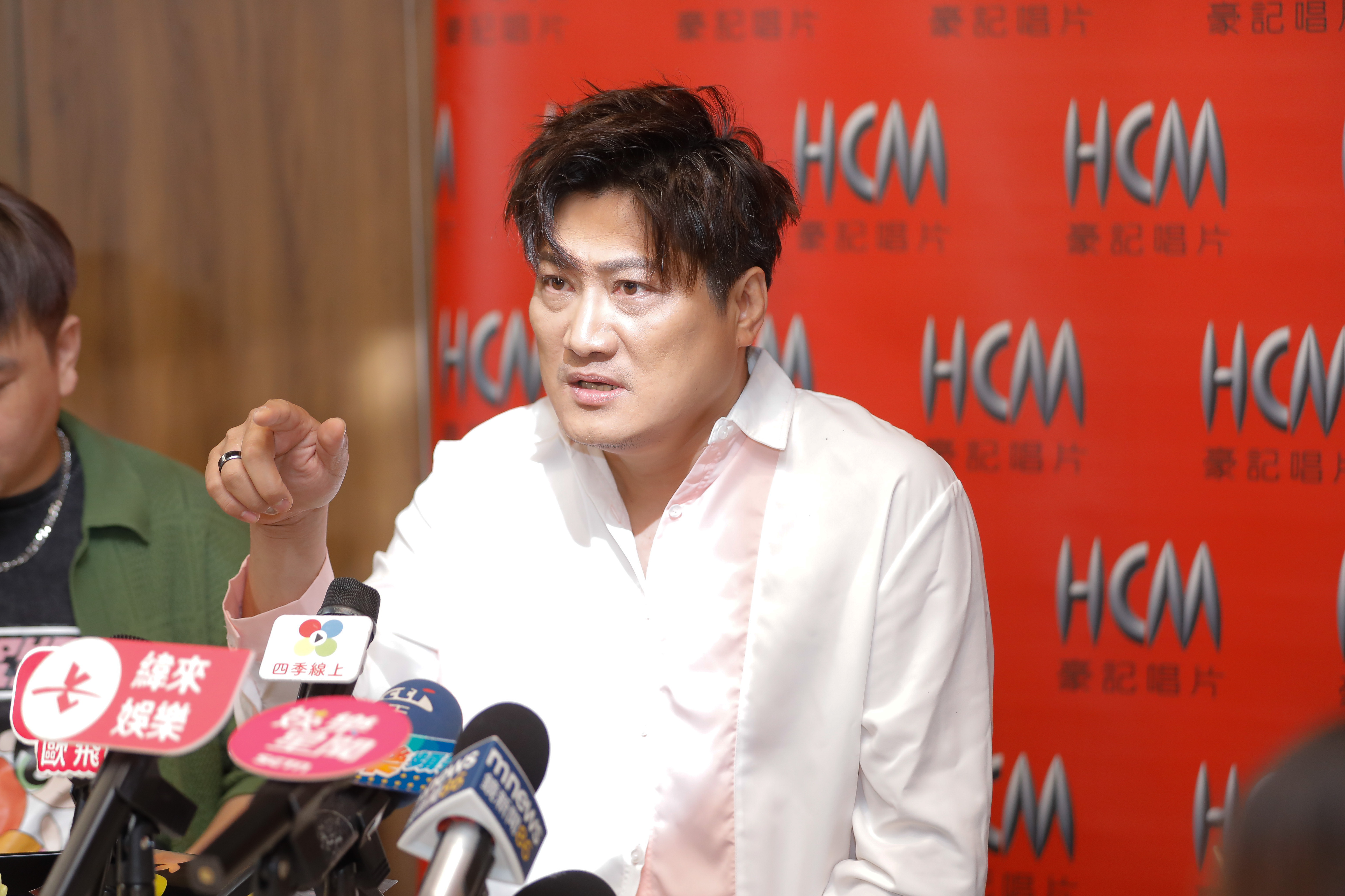 楊哲2月經歷火燒車意外。