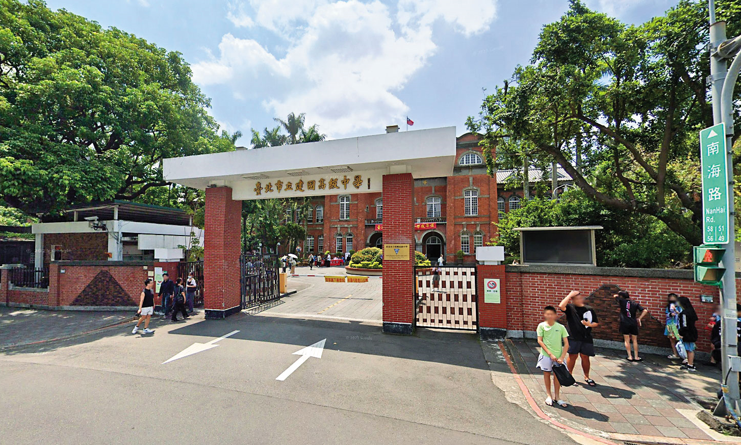 有台灣高中第一學府之稱的建中，爆發橄欖球隊隊員被偷拍、霸凌的醜聞。（翻攝自Google Maps）