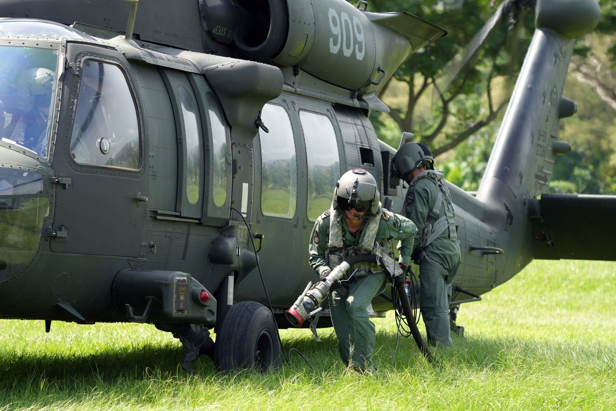 新版全民國防手冊中，首強調「政府宣布投降」都是假訊息。示意圖。（翻攝國防部發言人臉書）