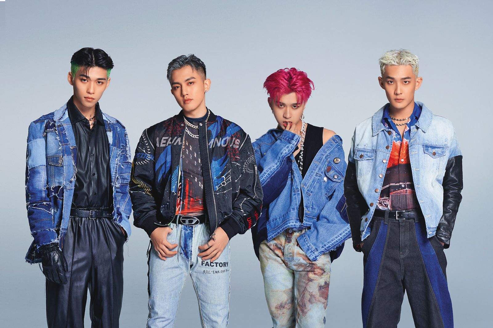 小孩因為桃色風波，黯然退出《原子少年》冠軍團U:NUS，讓團員蔡承祐（左起）、高有翔、吳昱廷、高胥崴相當不捨。（滾石唱片提供）