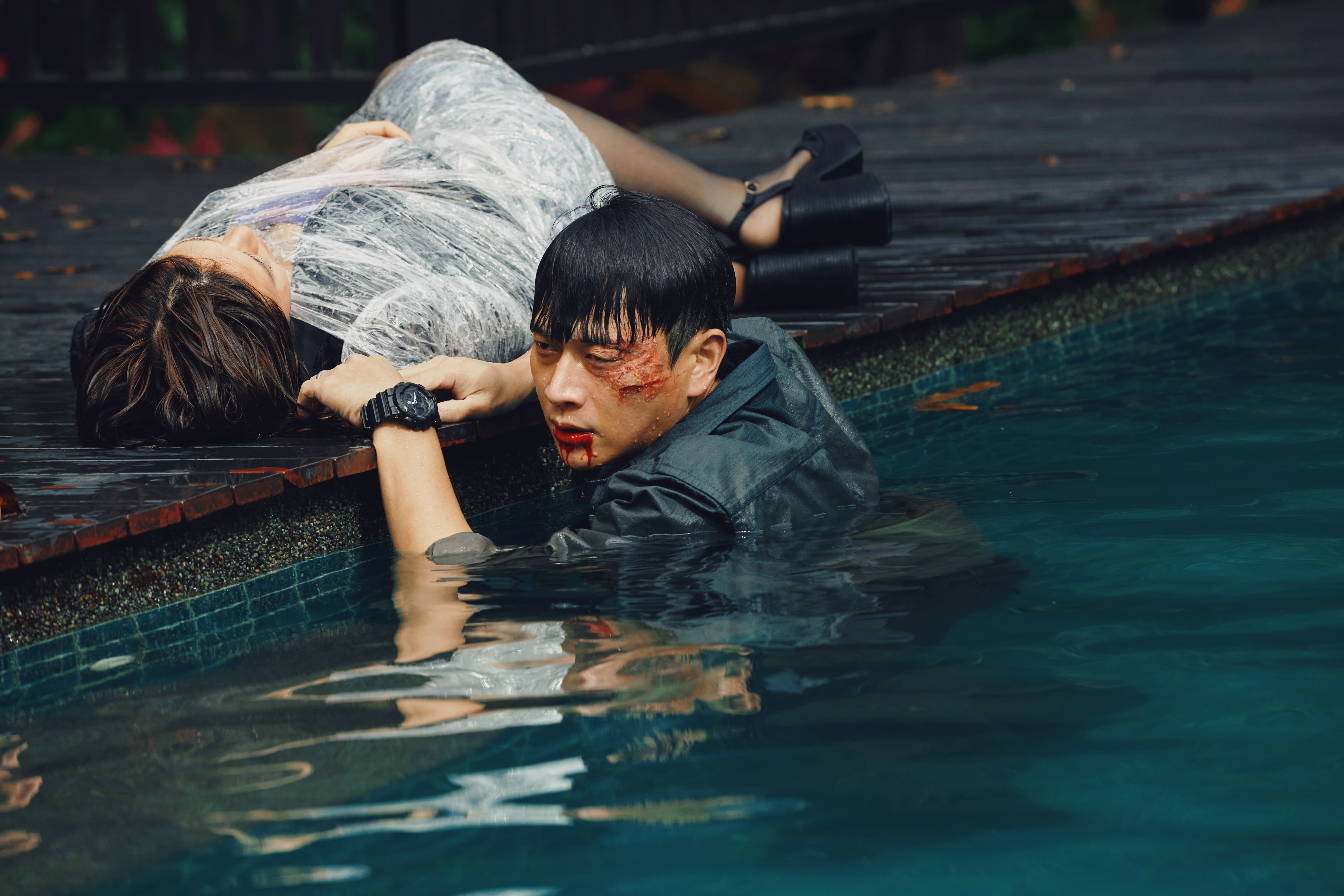 劉冠廷在水中的重頭戲，在水池中泡了超久。（華映提供）