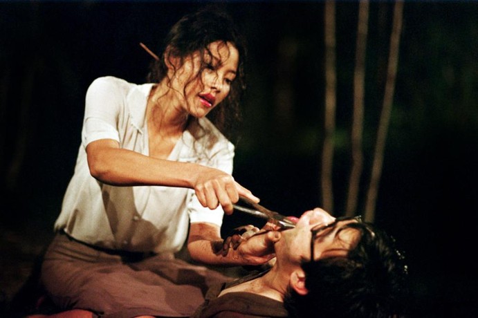 Mamee飾演的《邪降》潘老師，為泰國影史最具代表性的魔女角色。（翻攝自網路）