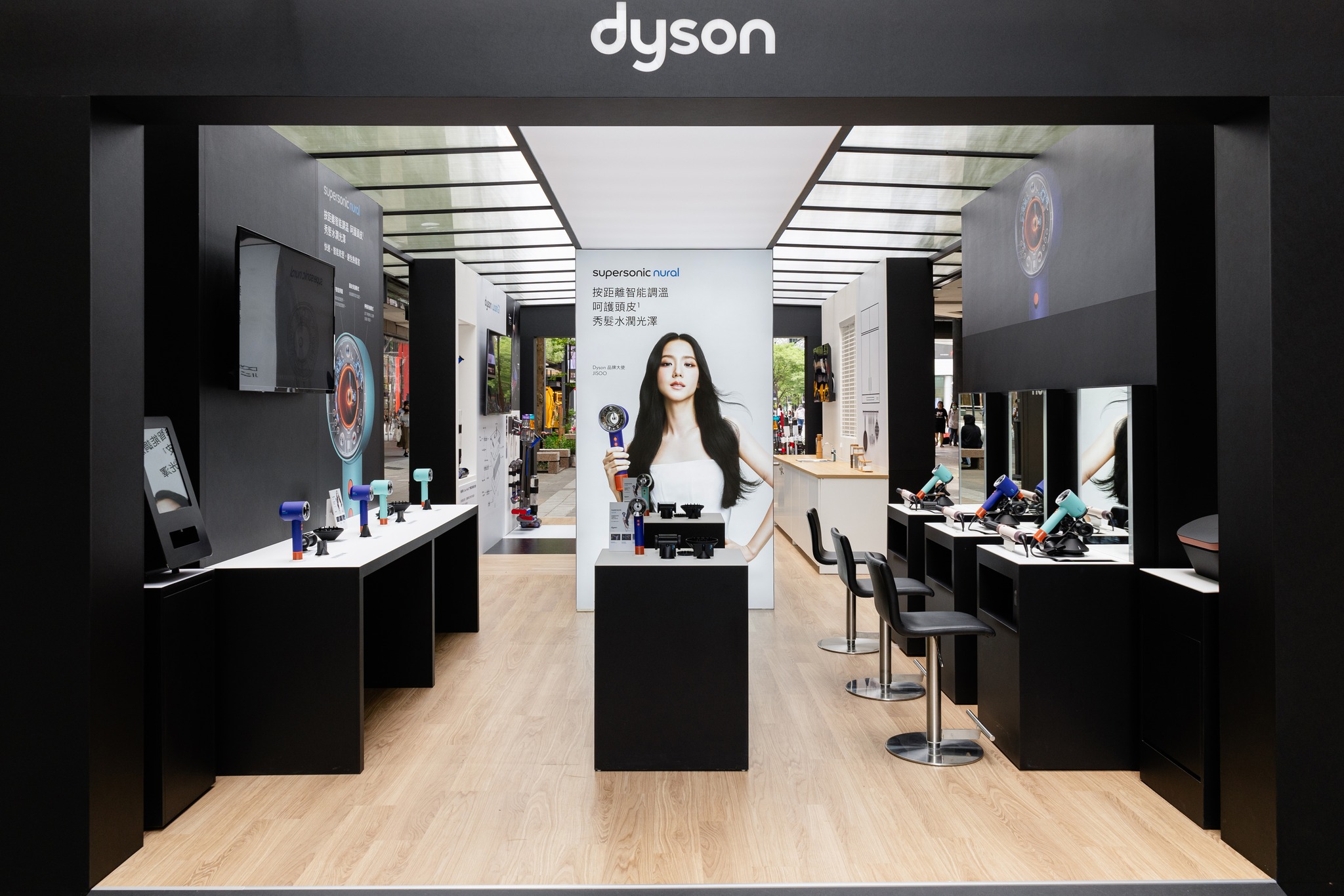 知名電器品牌戴森（Dyson）宣布將於英國裁員1,000人。（翻攝自臉書＠Dyson）