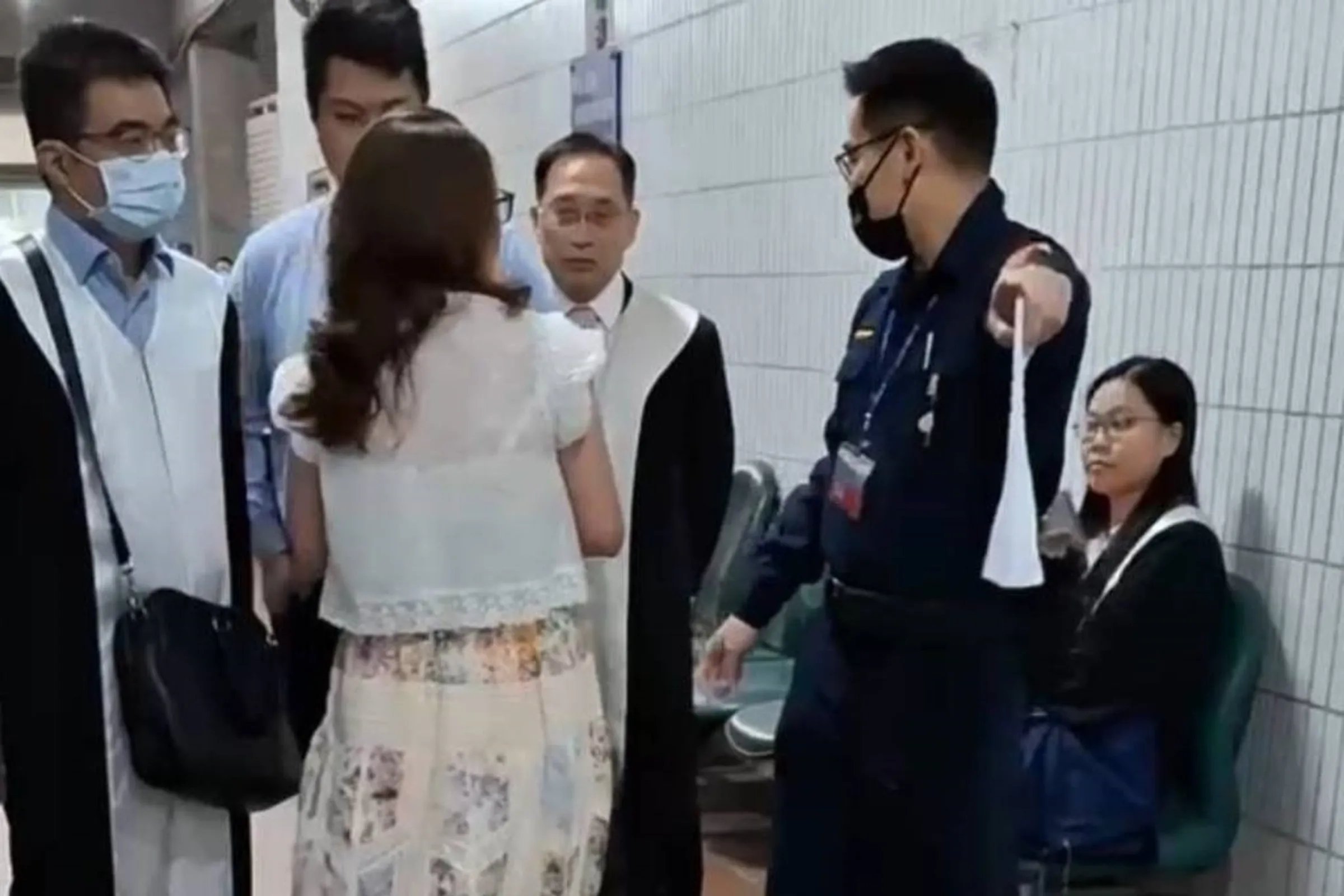 林女涉嫌掌摑律師公會理事長並揚言殺害2名律師，台中地院今日裁定續押。（讀者提供）