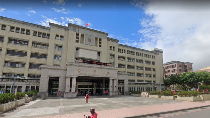面對外界質疑，台中市家防中心表示當時接獲警方通報後，已依據衛福部集中篩派案原則，將案件逕轉台南市政府社會局。（翻攝畫面）