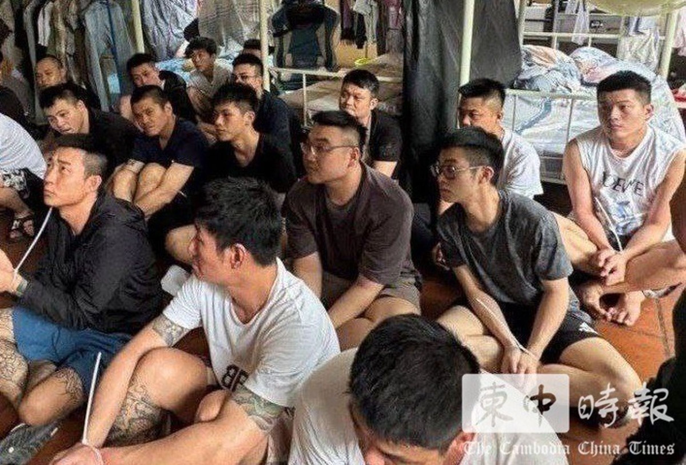 柬埔寨警破獲電信詐騙集團,179台男被逮!影片曝光。(翻自《柬中時報》)