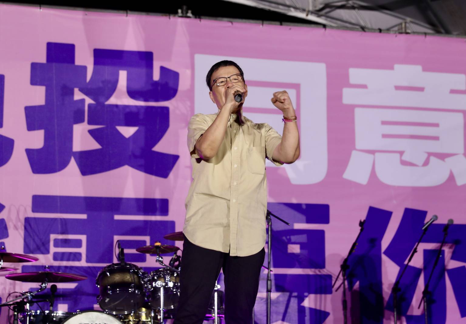 資深導演王小棣衝凱道宣講時說，「人民才是國家的主人，但有人忘記了」。