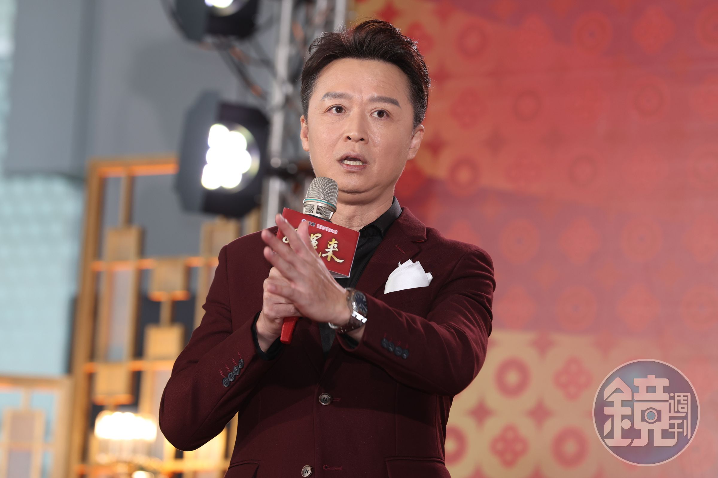 何豪傑兒子已經是大學生。