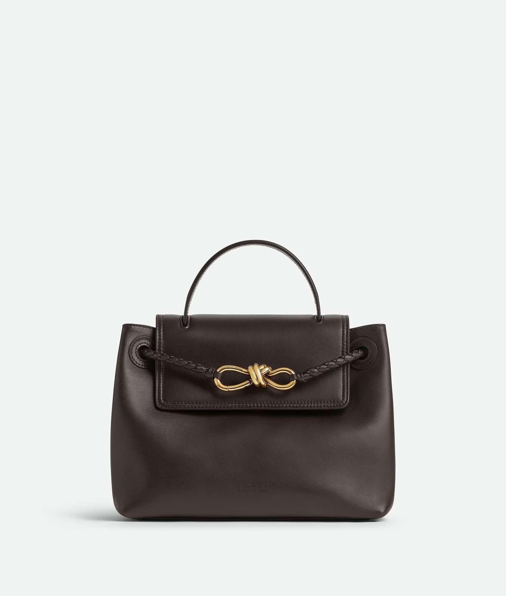 Ciao Ciao絲滑皮革小型手提肩背包。NT$156,800（BOTTEGA VENETA提供）