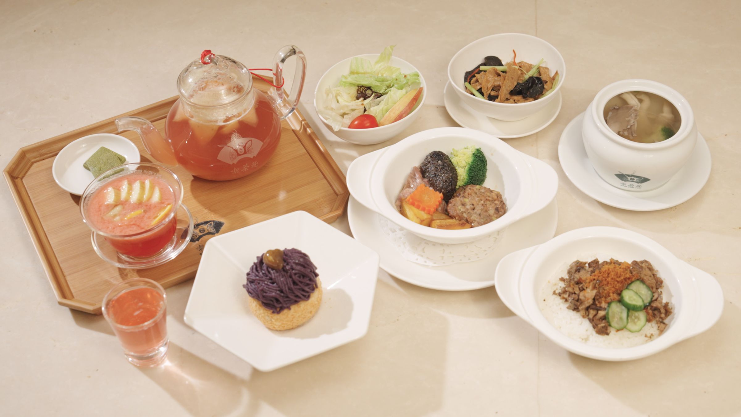 不僅素海參、素排,各色時蔬鋪排,吃素也能吃得澎湃而飽足,讓Soac對這套素套膳非常難忘。