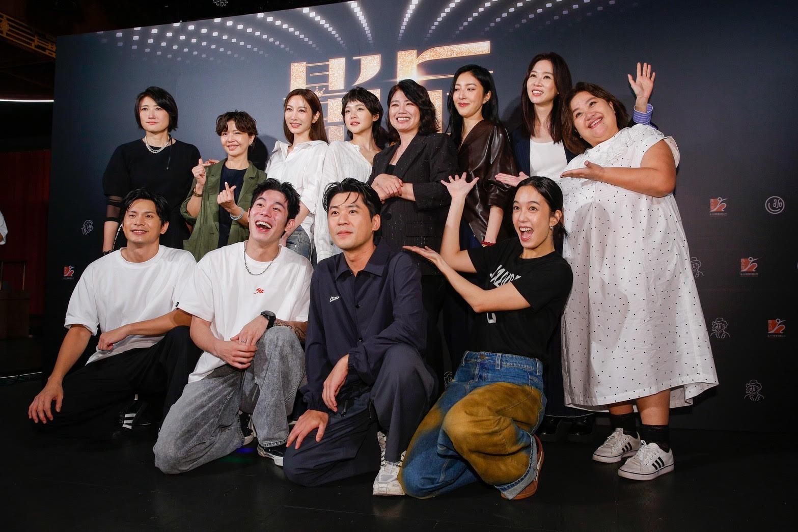 《影后》劇組大合照。
