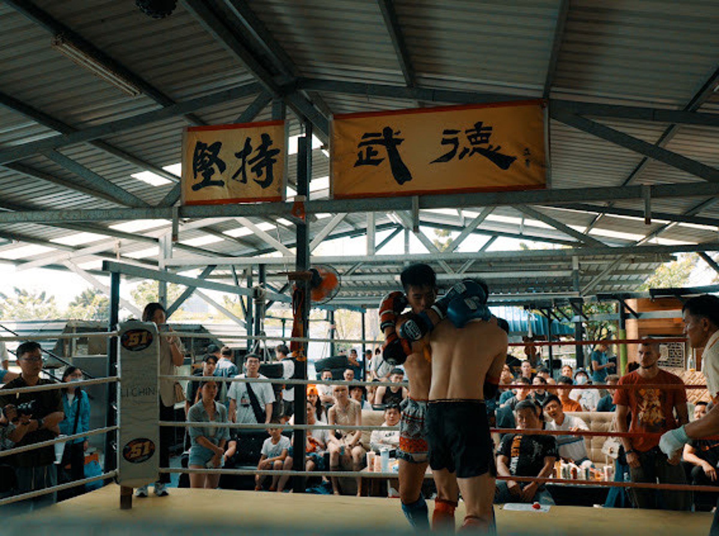 位在桃園的「立青泰拳」是許多泰國拳手交流的舞台,亦有不少台灣人因為對泰拳嚮往而在此學習。(鏡電視提供)