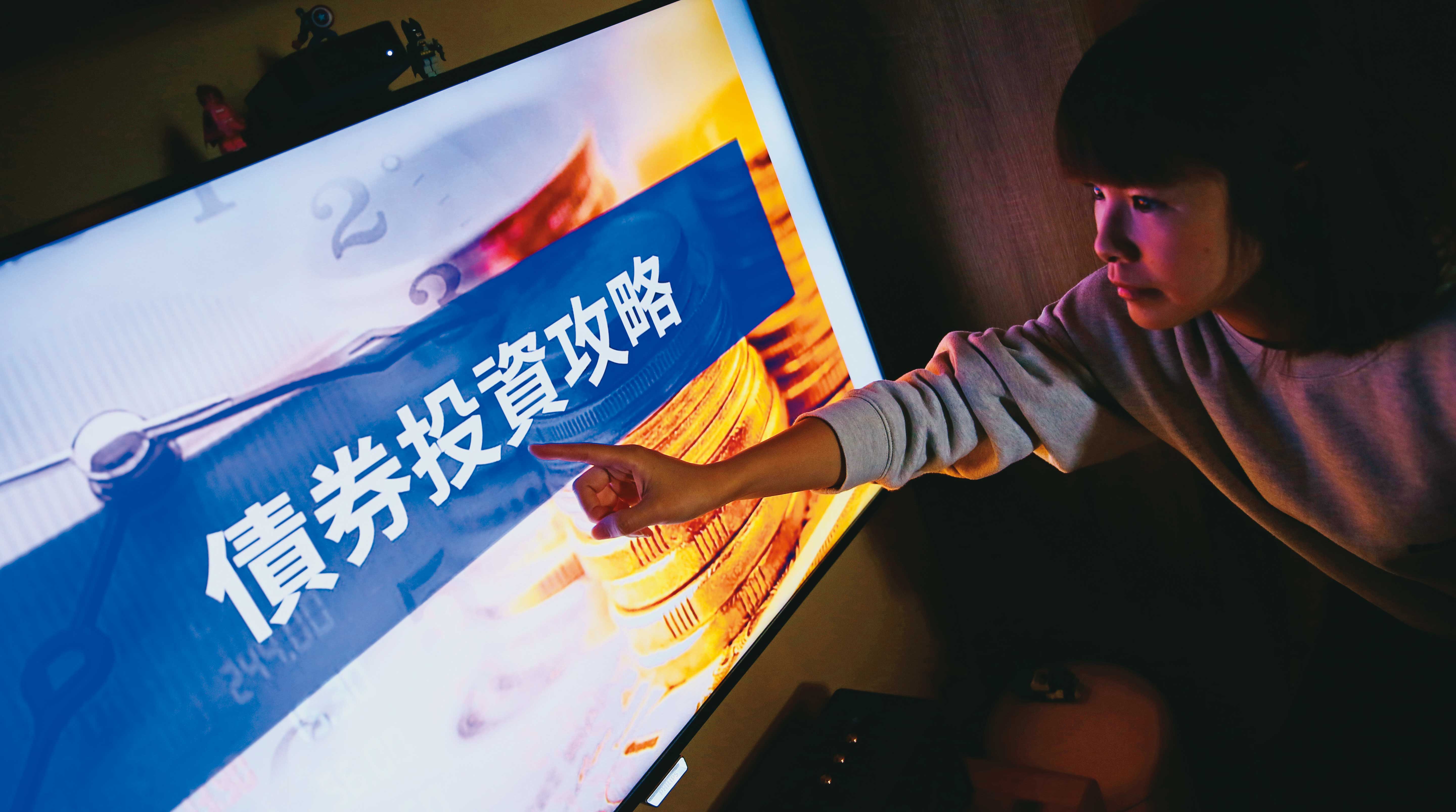 貸款買美債ETF，存在2個變數，一是債券ETF淨值下跌，另一是匯率問題。