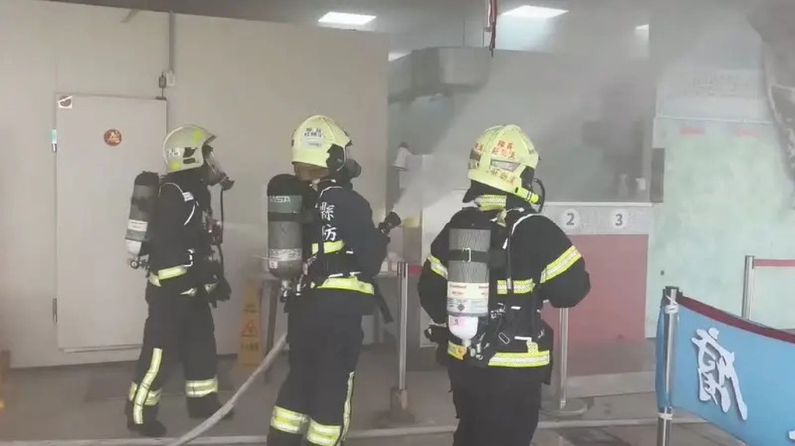 用餐一半突失火!宜蘭臭豆腐名店狂冒濃煙 顧客驚慌逃生