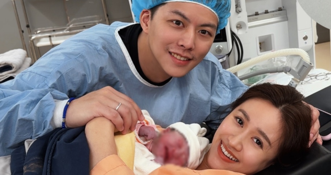 吳姍儒生了！她在社群貼出和寶寶以及老公一起的合照。（翻攝自吳姍儒 Sandy Wu臉書）