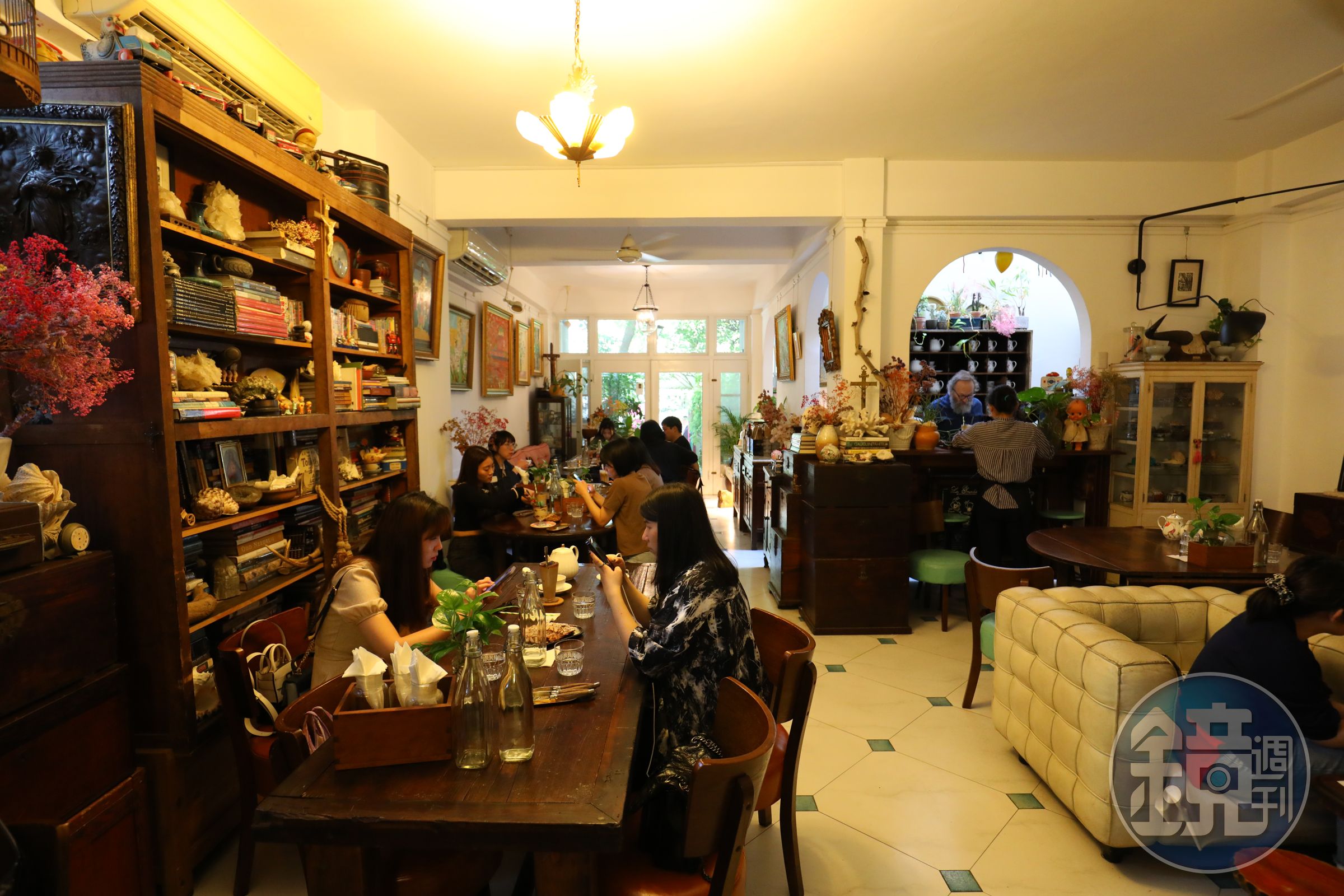 超火紅的「La Belle Maison Cafe法國鬍子手工甜品咖啡餐廳」採全預約制,沒預約絕對撲空。