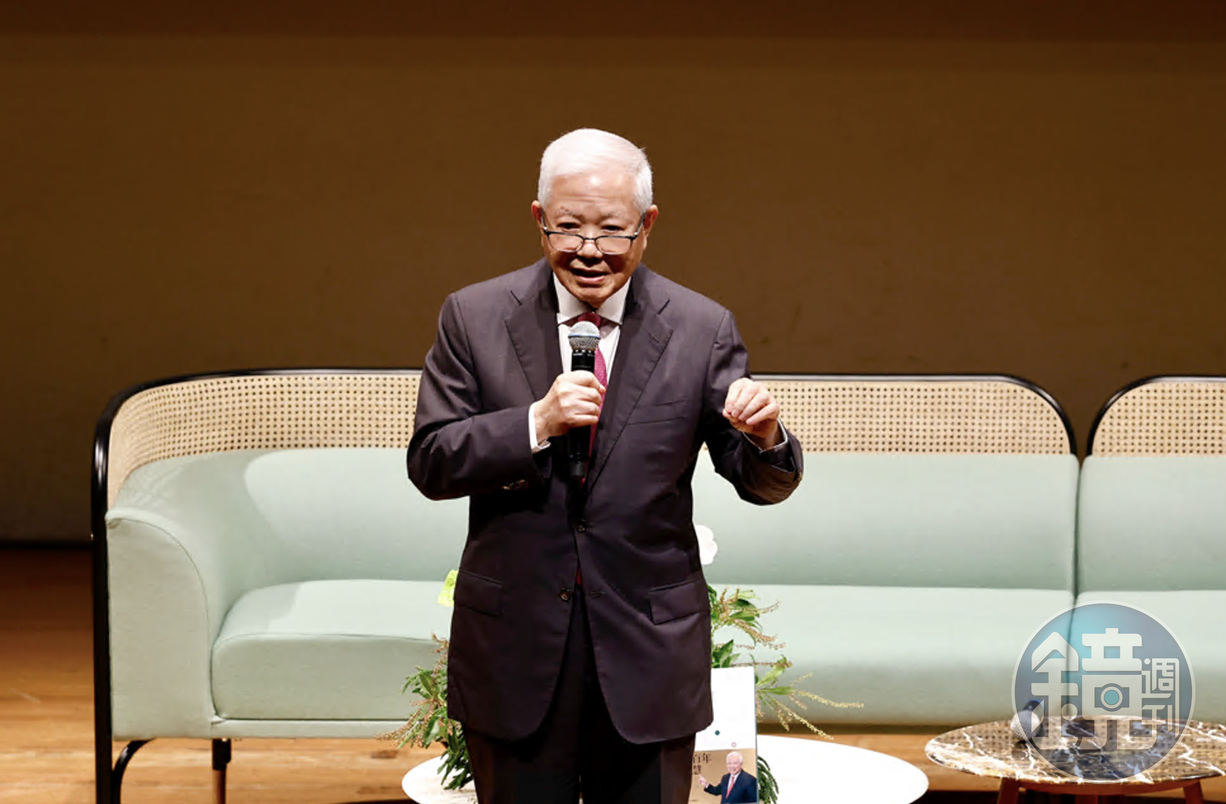 永豐餘集團掌門人暨永豐餘學院院長何壽川發表新書《循環在有無之間》,現場嘉賓冠蓋雲集。