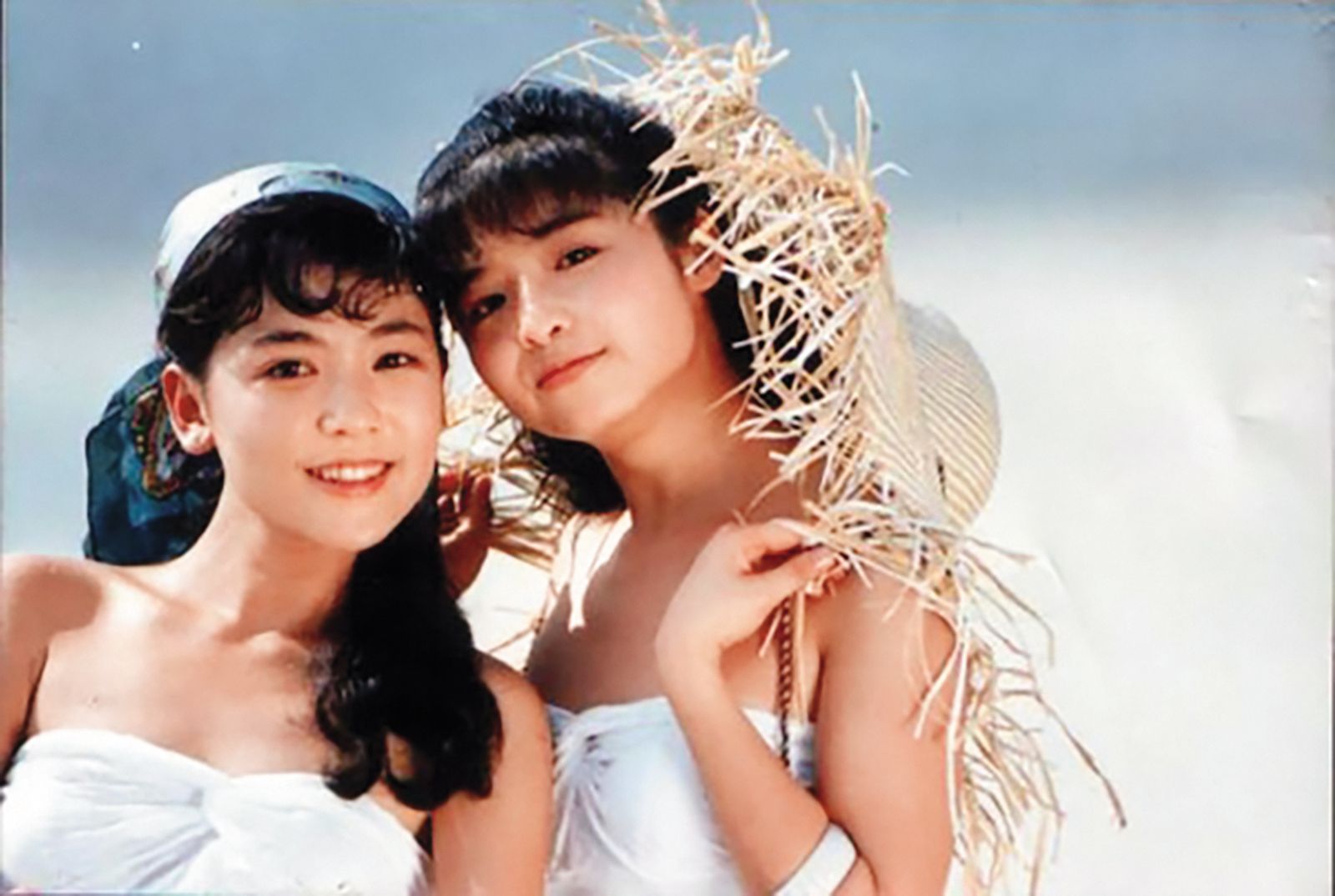 黃雅珉（右）和況明潔（左）當年組成少女團體「城市少女」，紅極一時。（翻攝自網路）