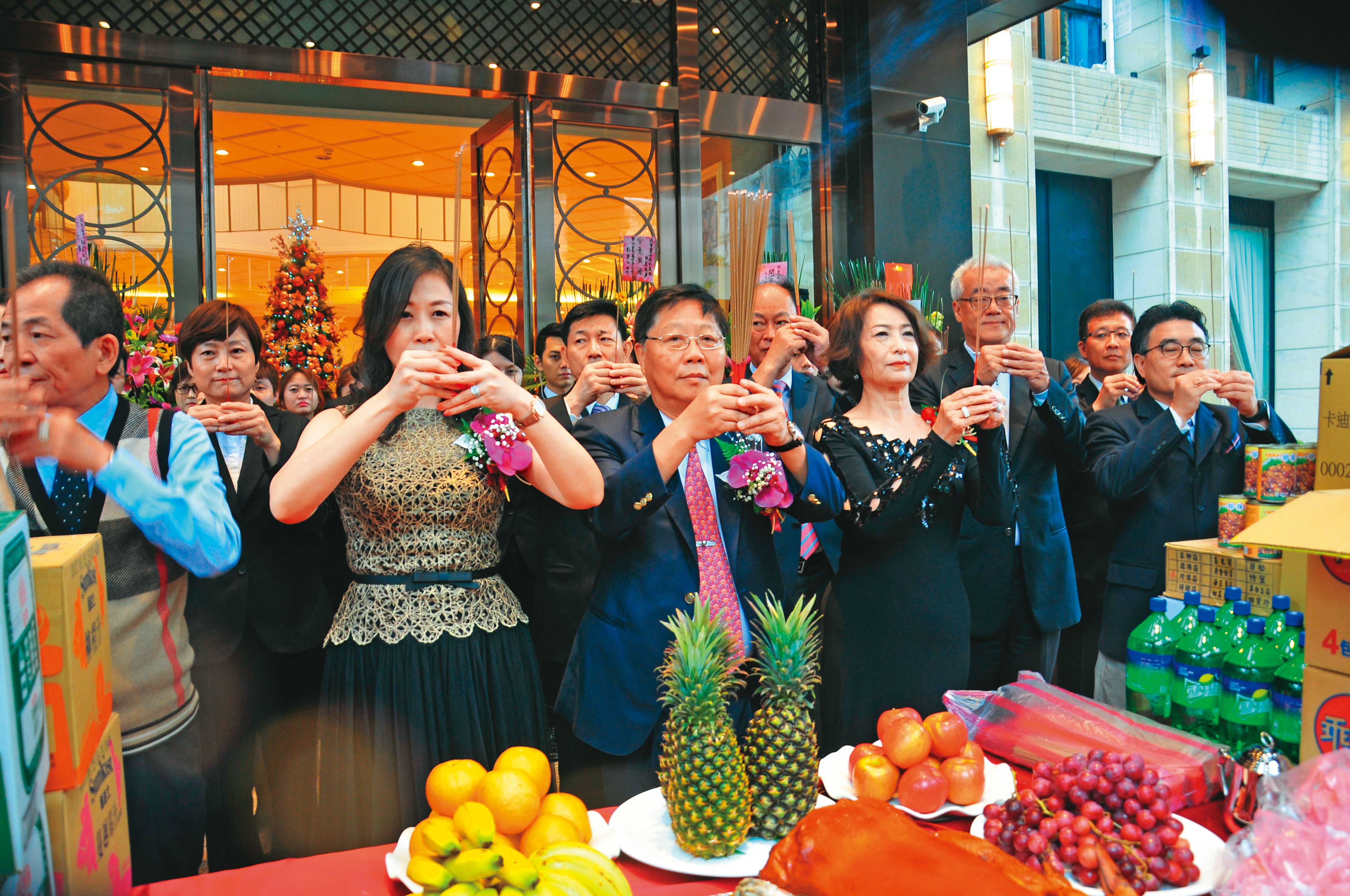 地方人士指出這幾年間，幾乎都是吳宛庭陪同袁昶平出席活動，對2人傳出喜訊並不意外。（讀者提供）