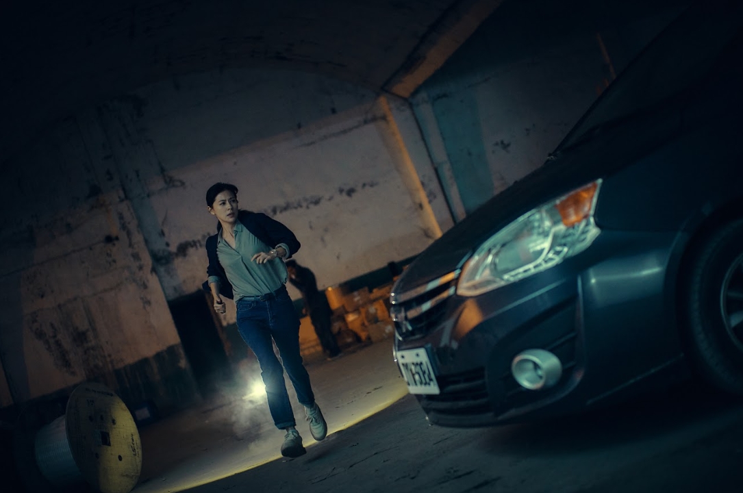 林予晞親自上陣演出飆車、撞車戲。（鏡文學提供）