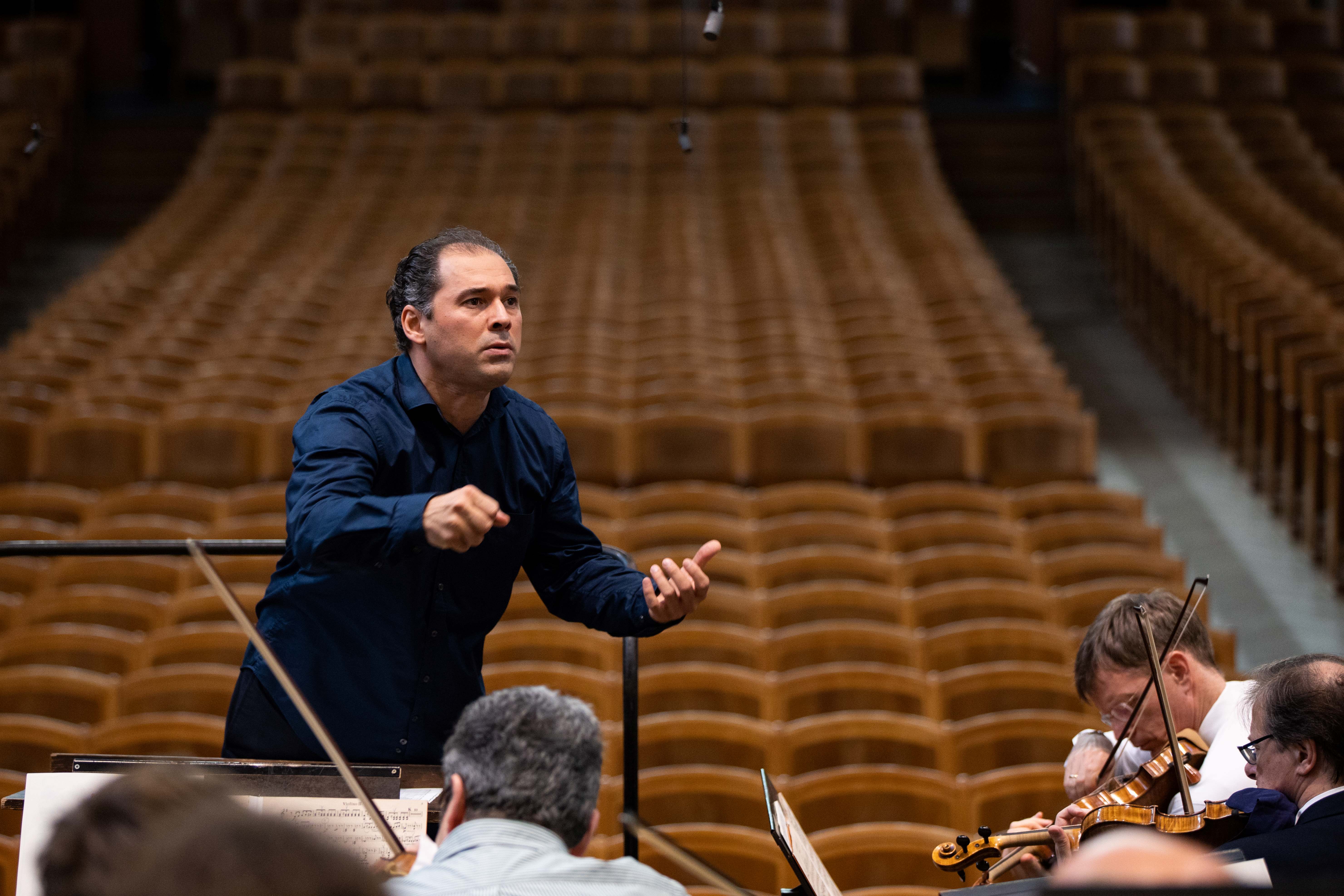 指揮大師圖岡索契夫將率維也納愛樂來台舉行音樂會，並加碼莫札特《費加洛婚禮》序曲。（牛耳藝術提供）