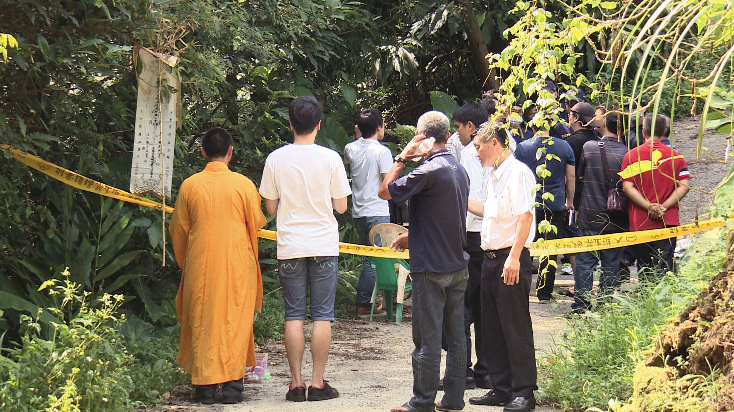 死者陳屍新北三峽白雞山區，警封鎖現場，通知家屬指認。（東森新聞提供）