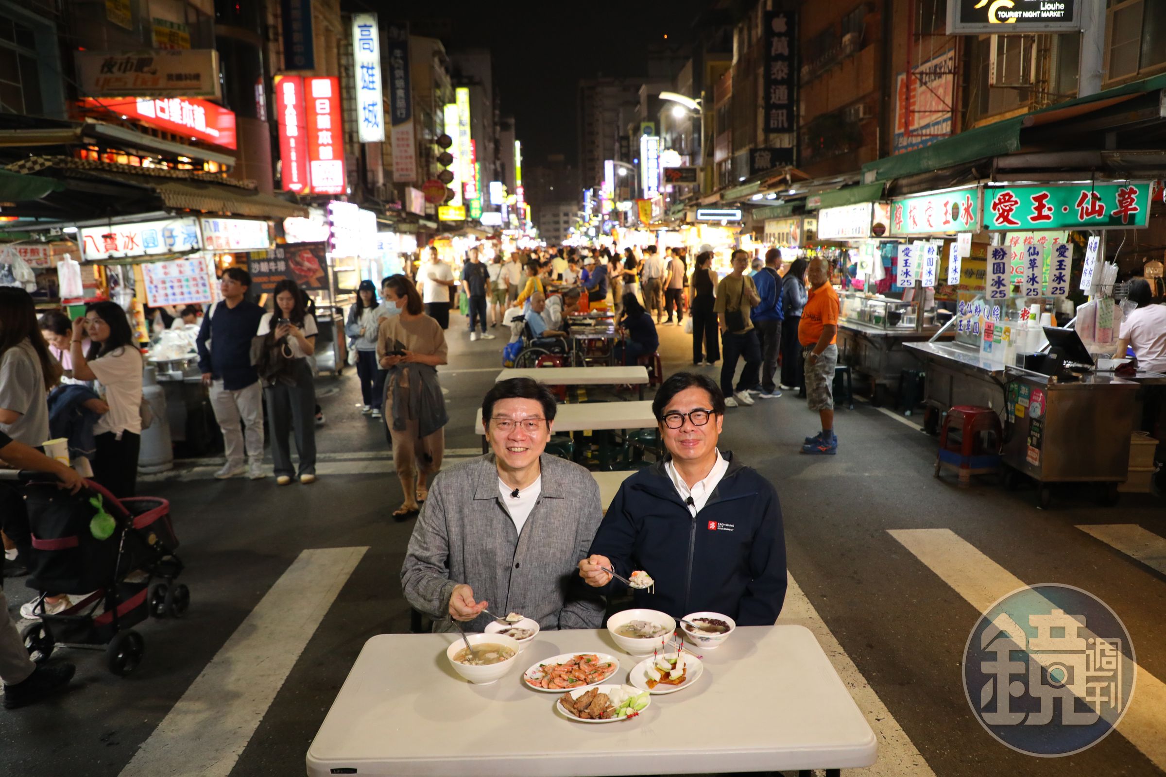 我這次去高雄，陳其邁市長（右）特別抽空帶我吃夜市，把珍藏多年的口袋名單分享給我。