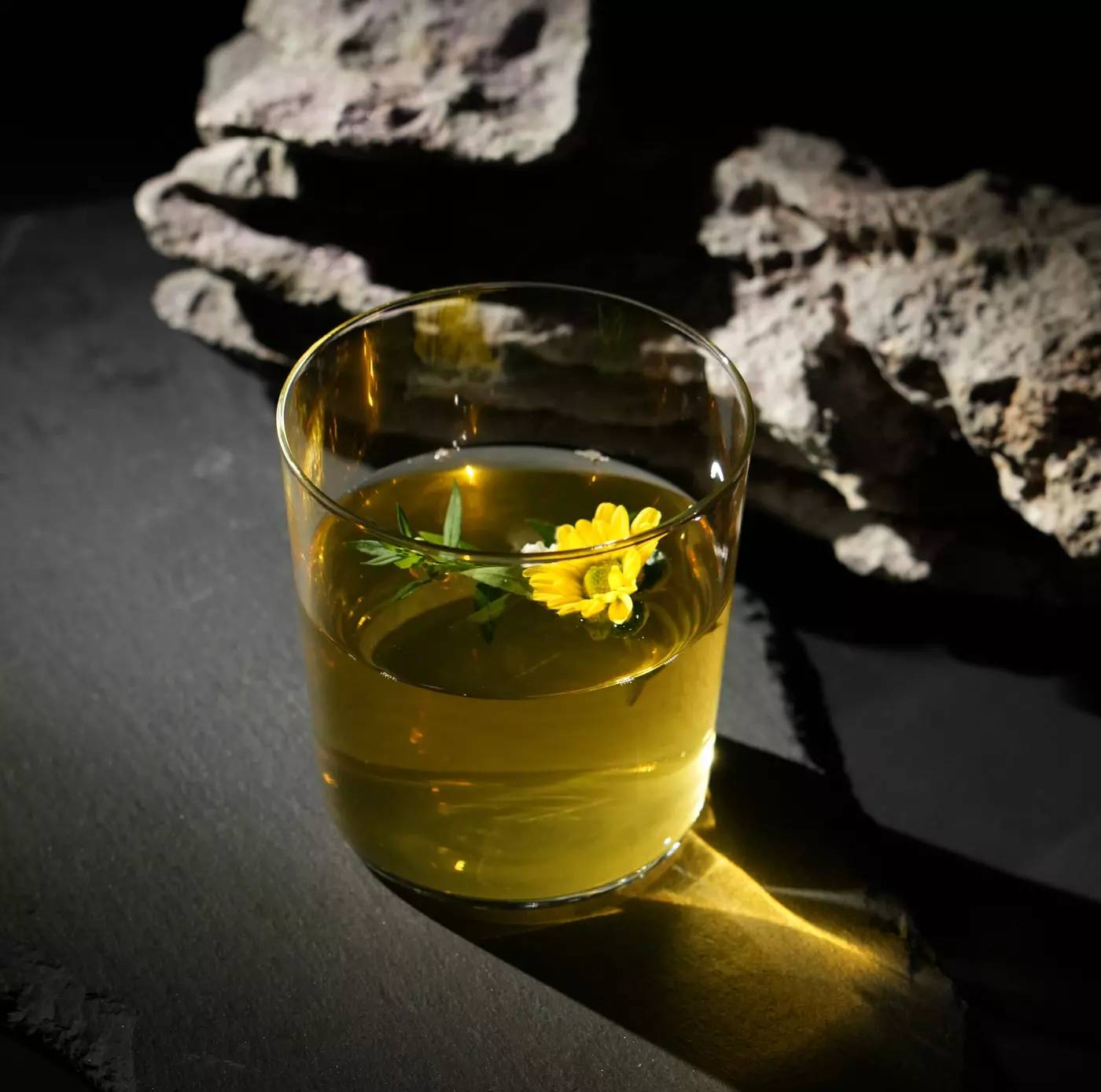 金門酒廠攜手多家知名酒吧共同開發調酒飲品，為市場帶來不同的視野和高粱酒的飲用體驗。