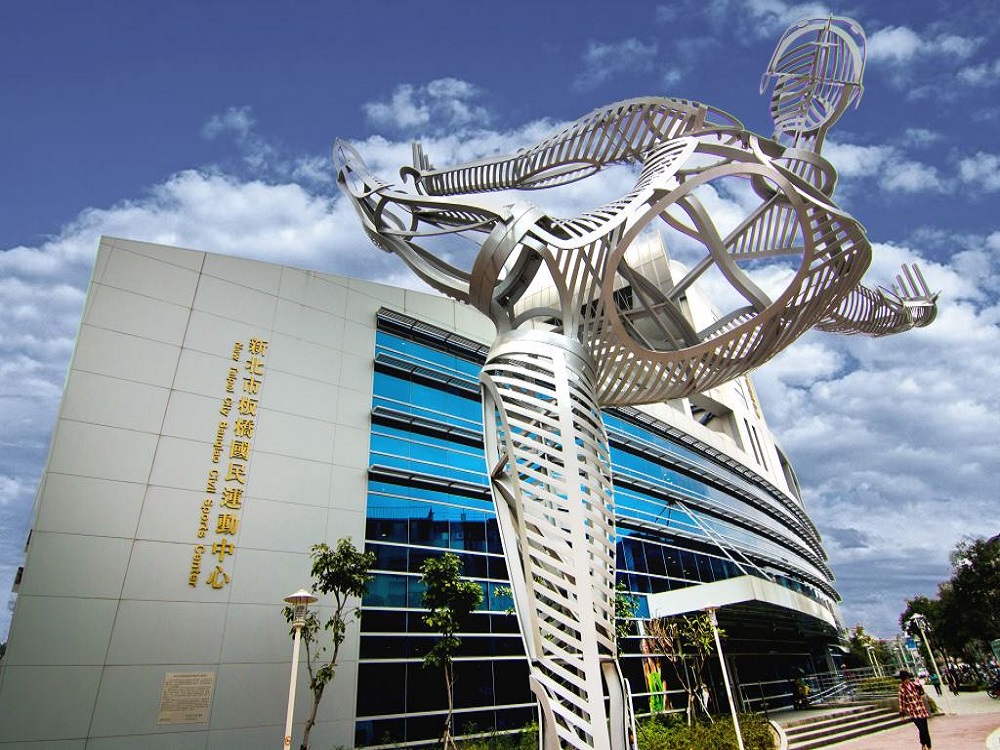 板橋運動中心的淋浴間近日出現「大便魔人」，讓館方決定懸賞抓人。（翻攝自新北市政府官網）