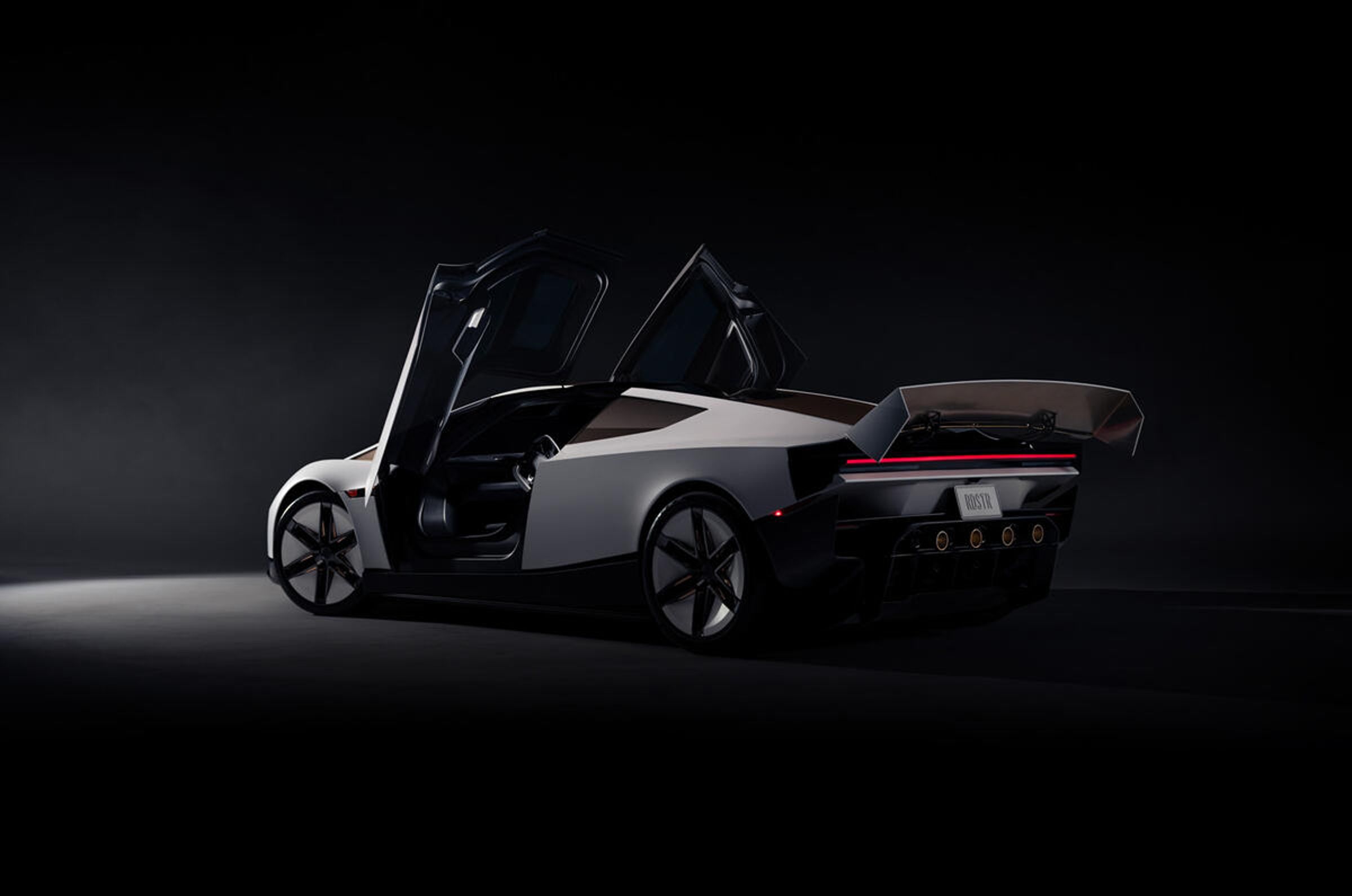 新一代 Roadster 延續特斯拉傳統的滑板式底盤架構,將電池組配置於車底。同時具備許多超跑必備的鍘刀式車門設計。