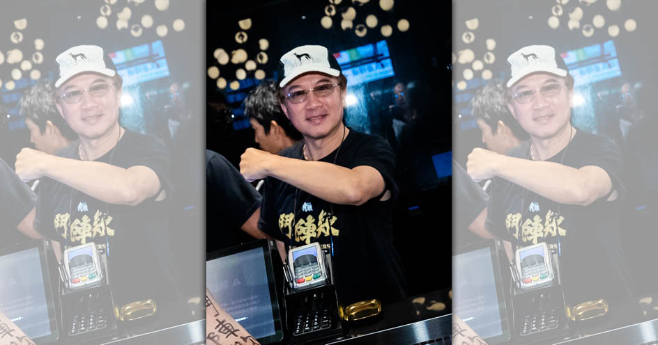 孫鵬避談兒子孫安佐新戀情，但透露要求全家不准出國，要留在台灣看《角頭－鬥陣欸》。（曼尼娛樂提供）