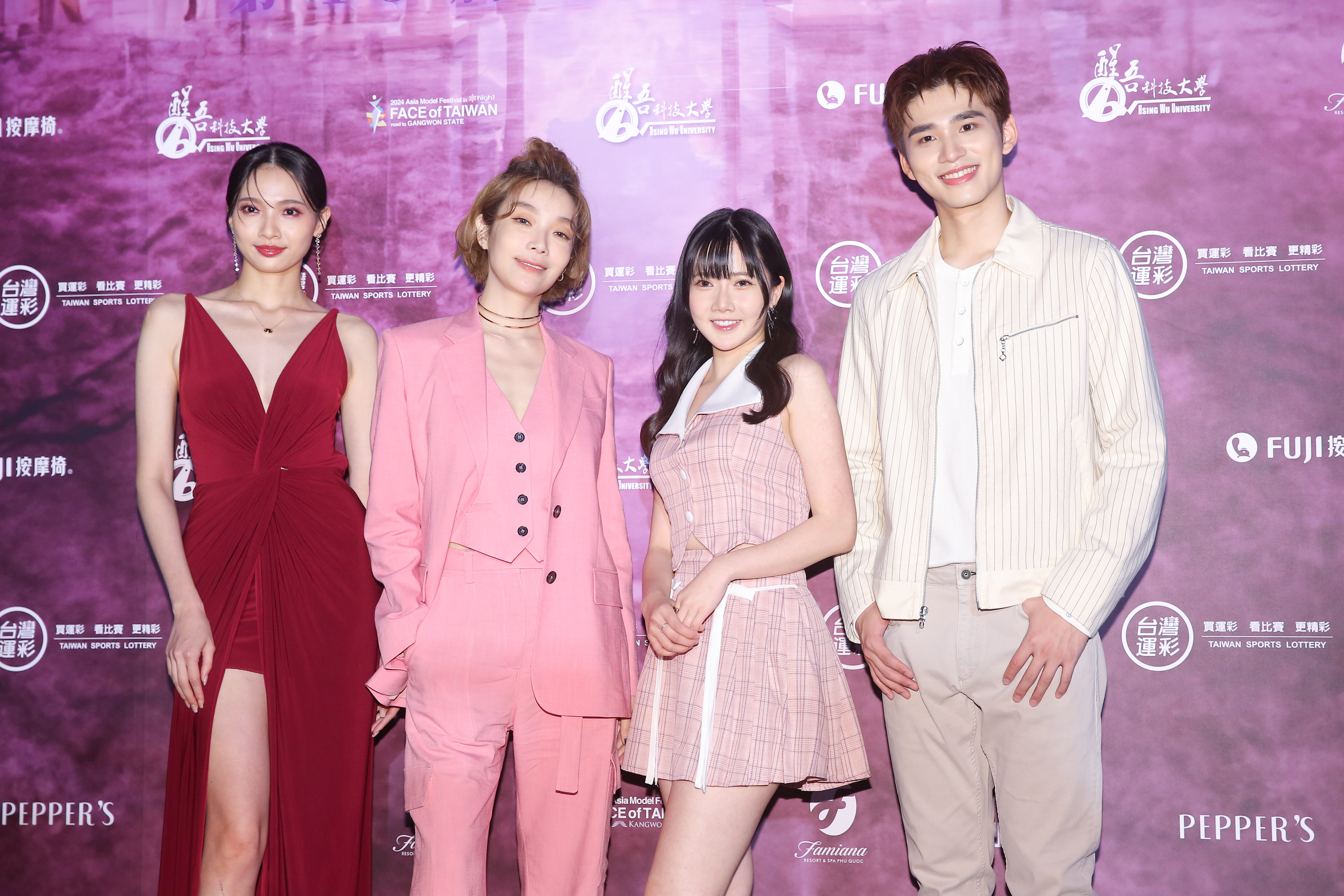 蕭珮瑩（左起）、王品澔、陳婉若、台灣運彩總經理林博泰、蔡淑臻、蔡衣宸宣布第13屆璀璨之星活動開跑。