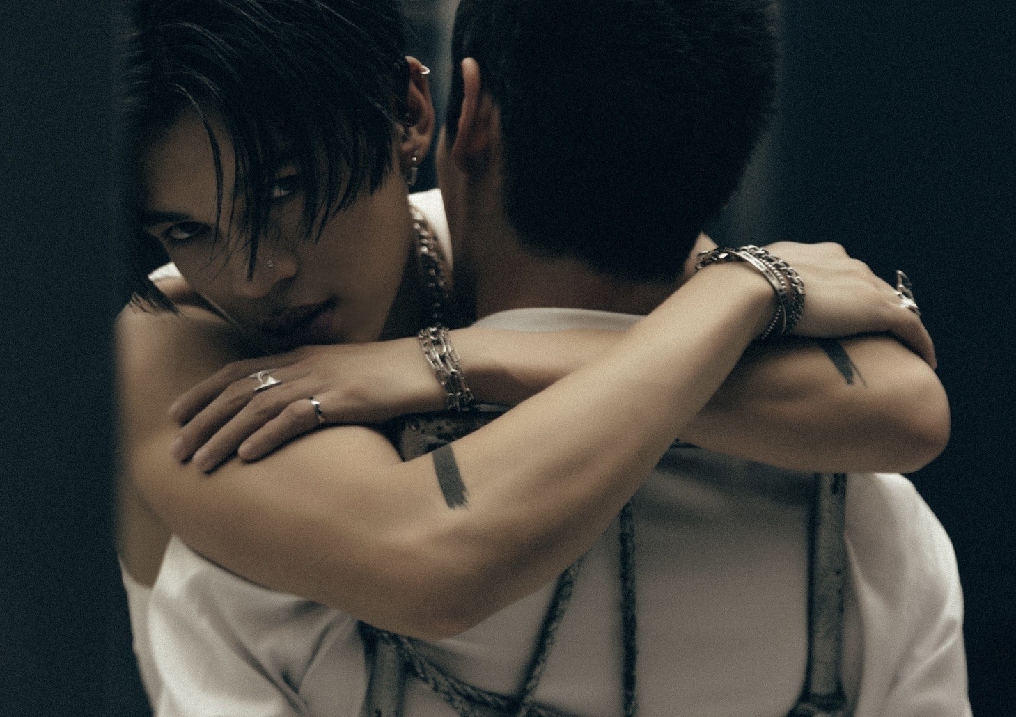 創作歌手KIRE再推禁忌情歌系列第二彈〈l.s.d〉鼓吹擁抱欲望。（The Kid Who Flew 翼有限公司提供）